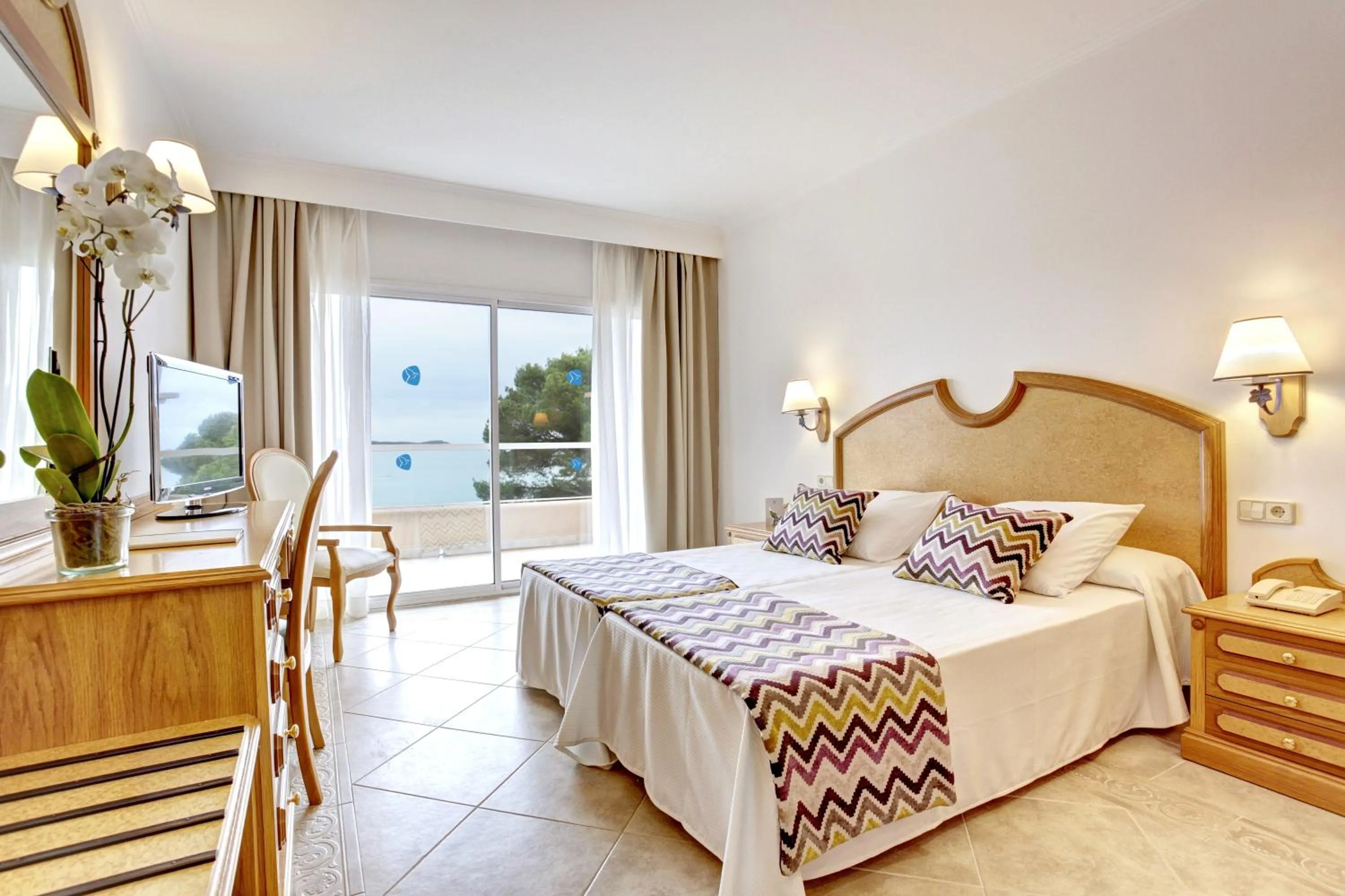 Bedroom, Bed in Grupotel Santa Eulària & Spa - Adults Only