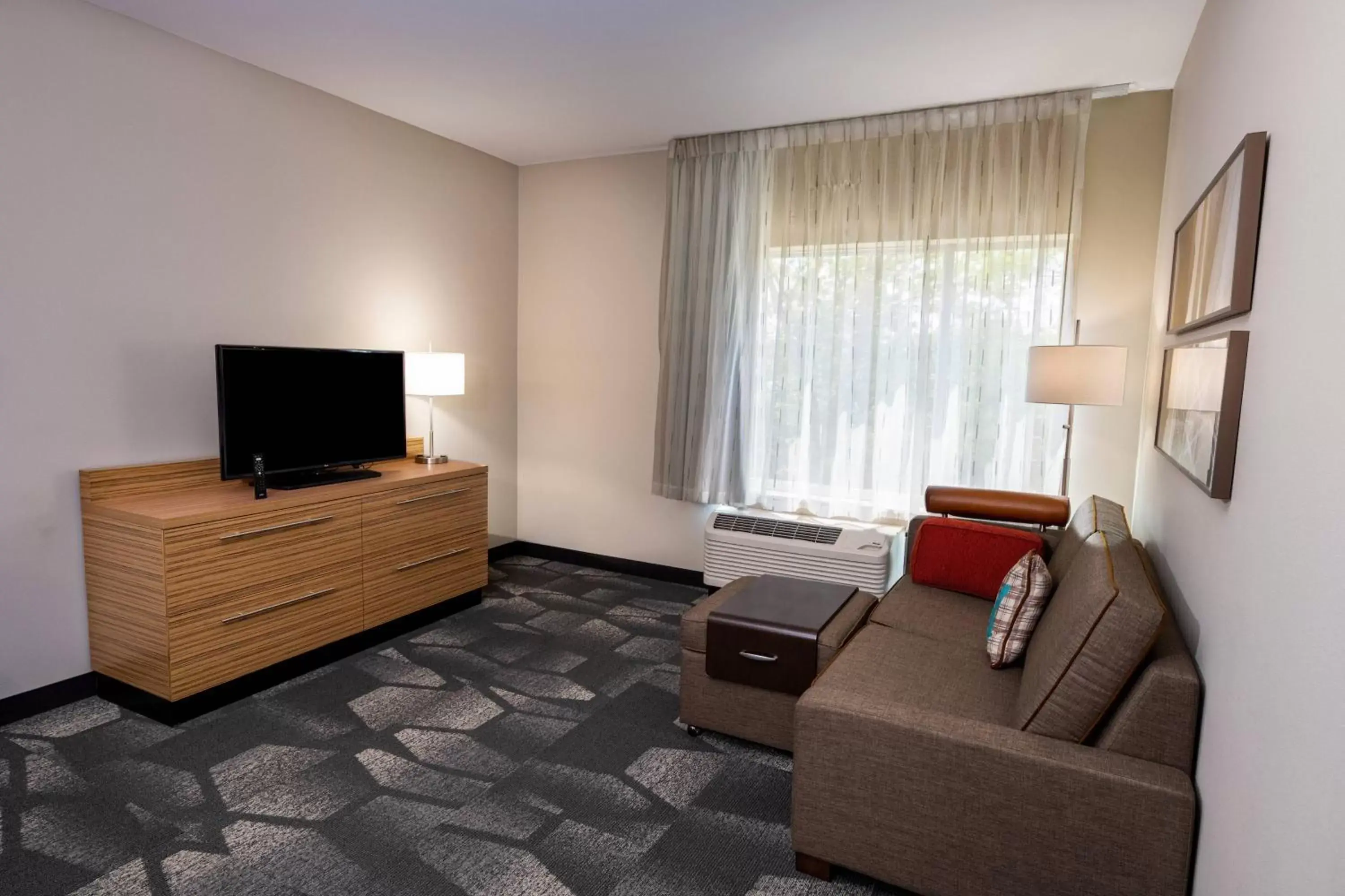 Living room, TV/Entertainment Center in TownePlace Suites by Marriott Fort Mill at Carowinds Blvd