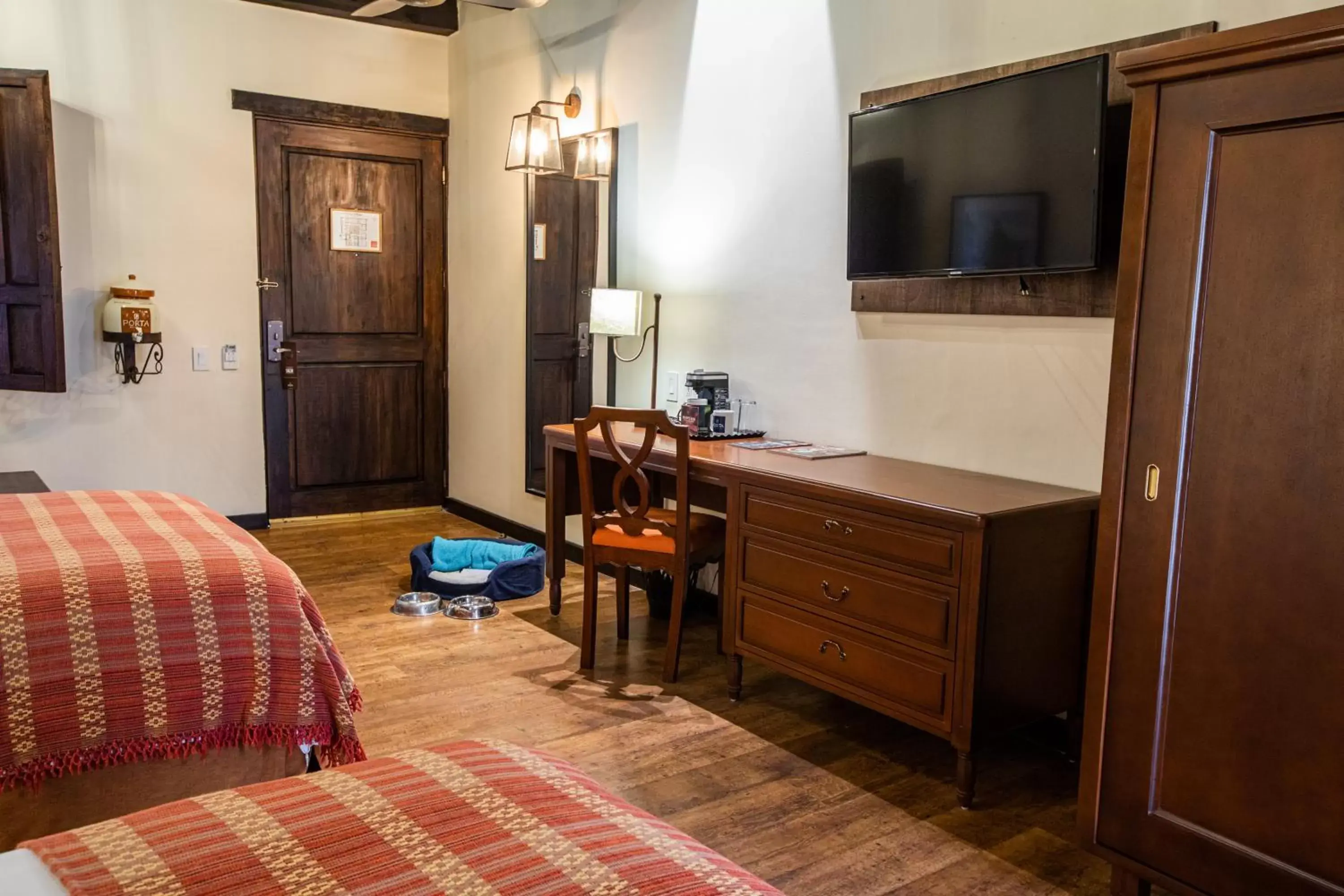 Bedroom, TV/Entertainment Center in Porta Hotel Antigua