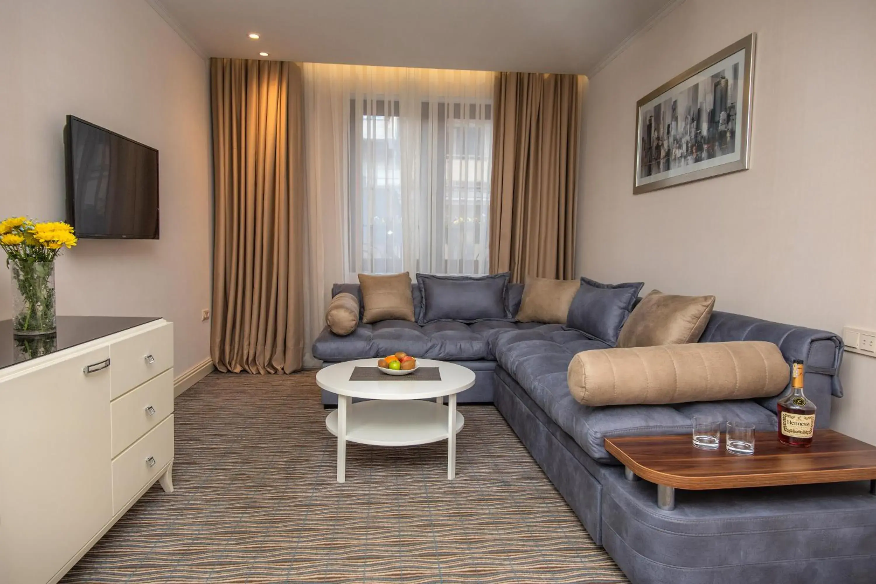 Living room in City Avenue Hotel Living room in City Avenue Hotel