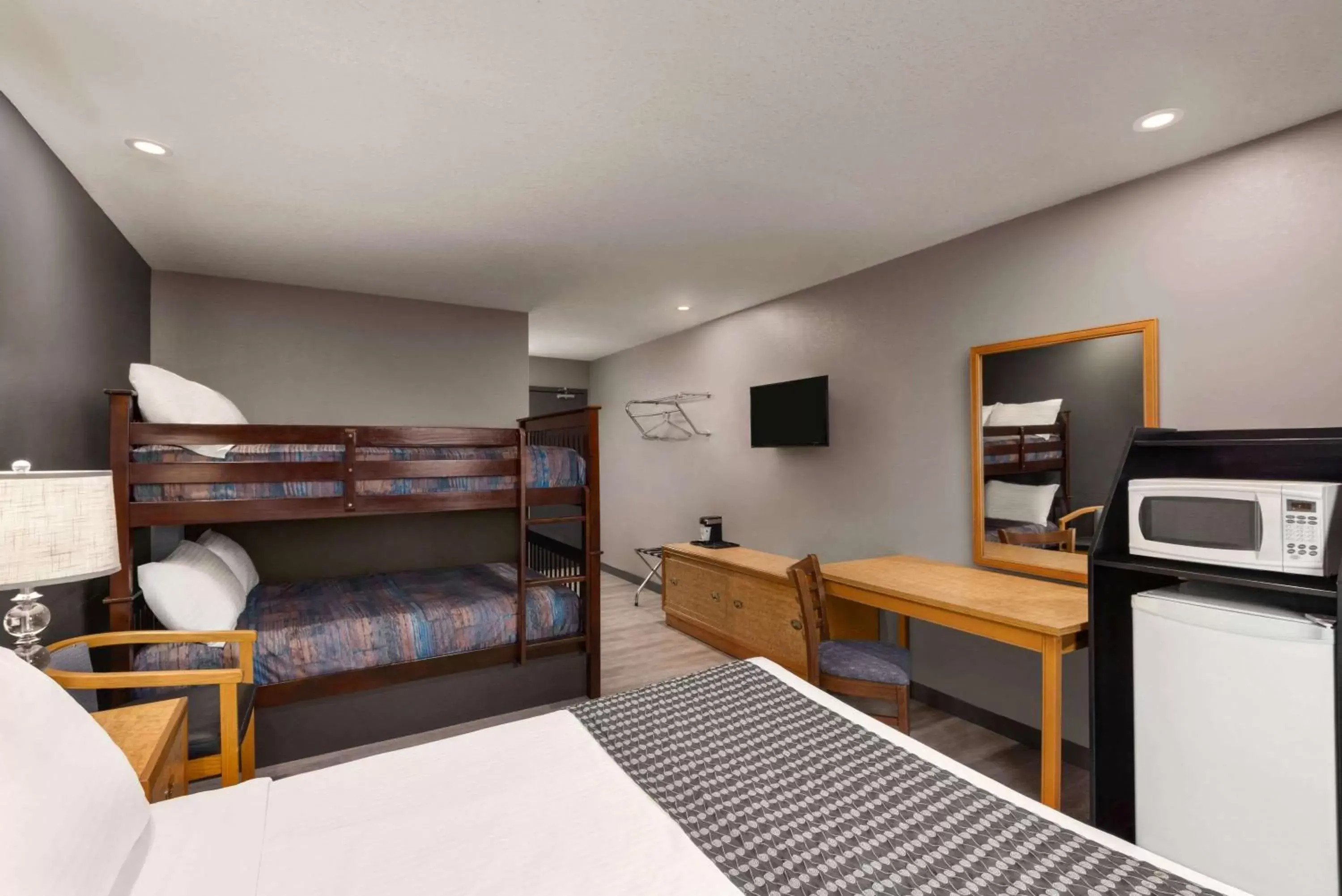 Photo of the whole room, Bunk Bed in Travelodge by Wyndham Brandon