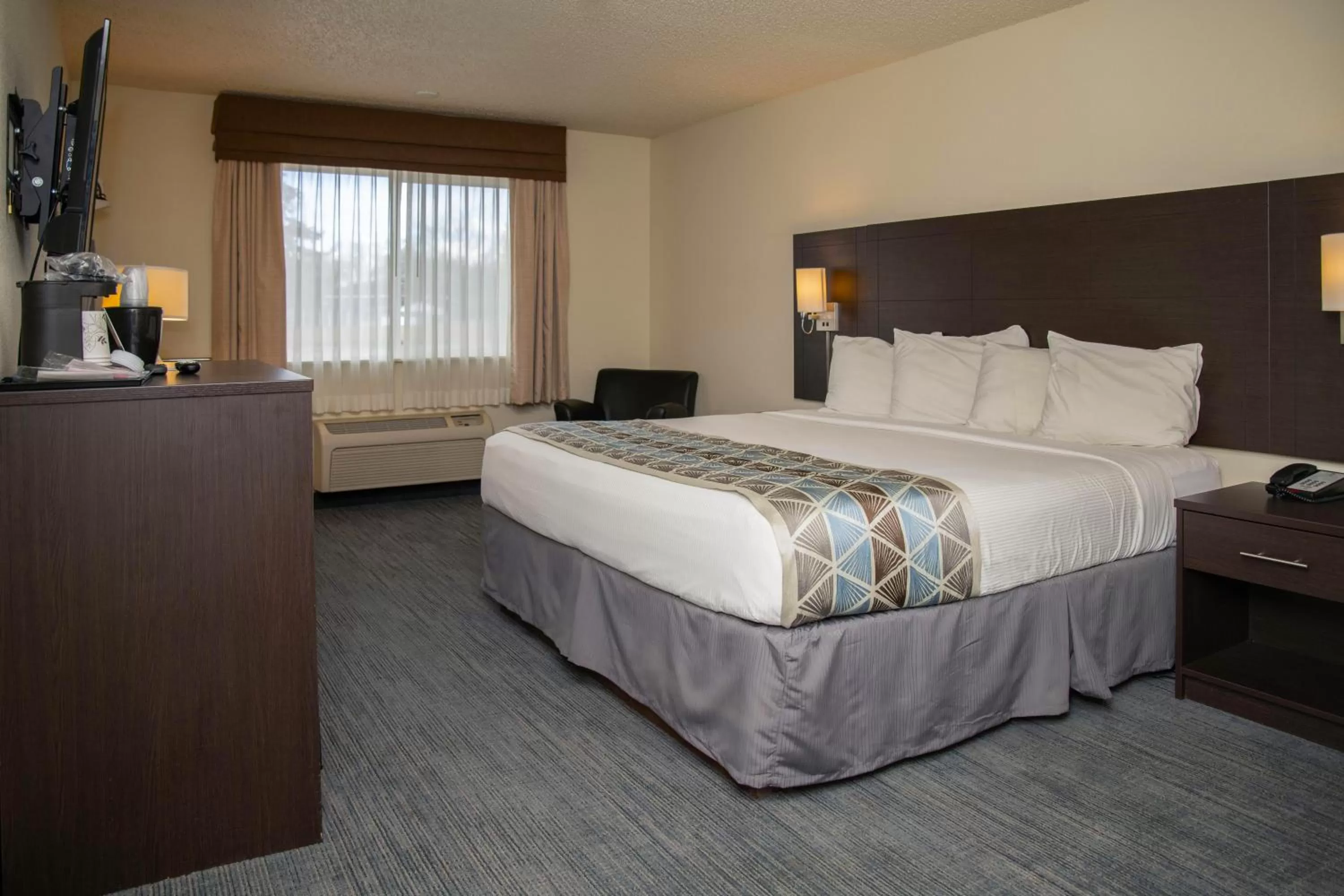 Bed in GreenTree Inn Montrose