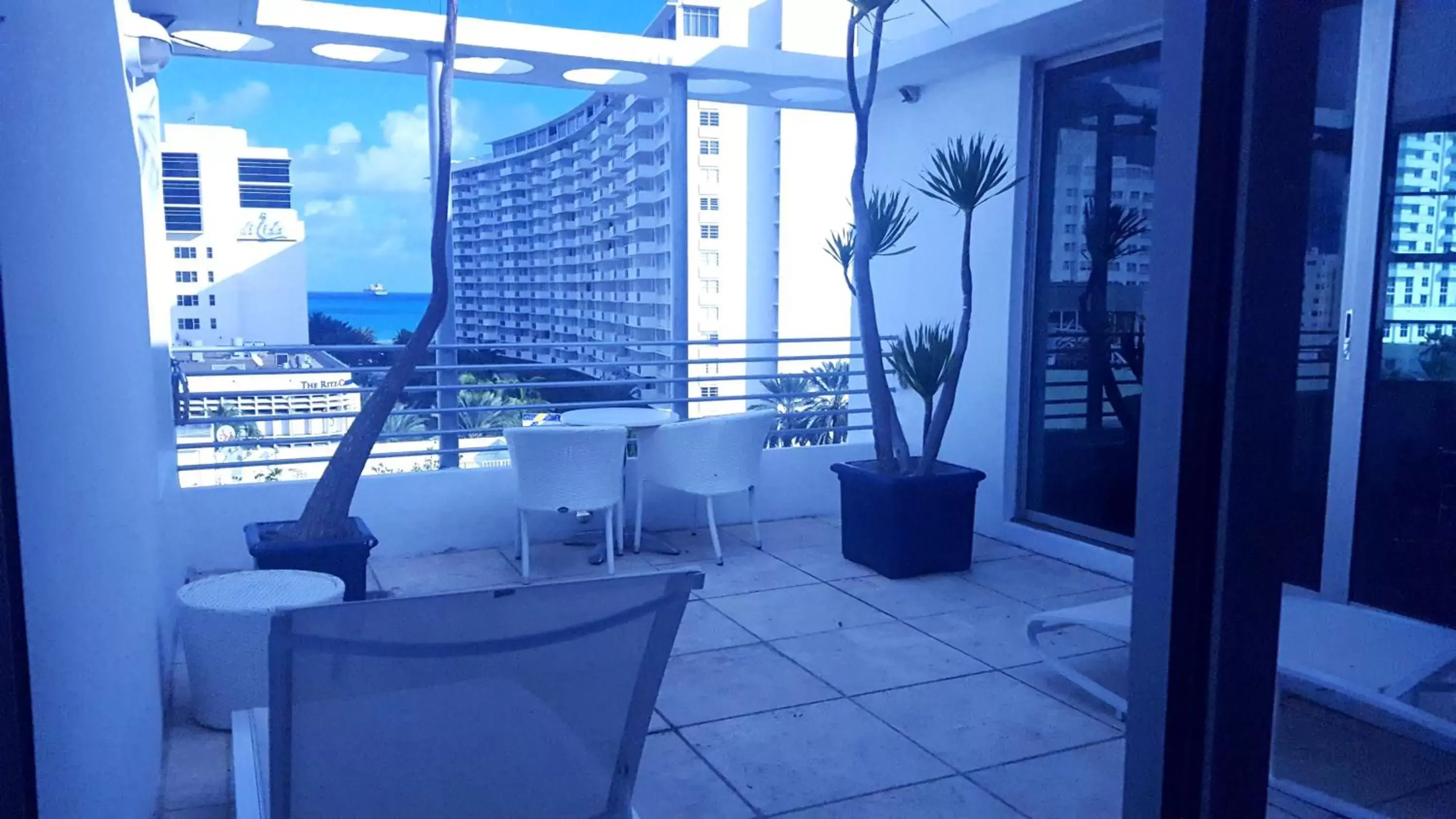 Balcony/Terrace in Albion Hotel