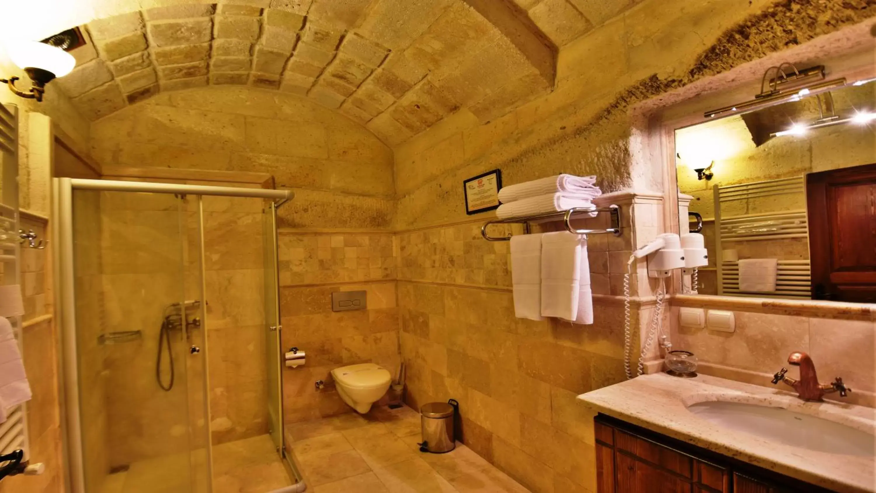 Shower, Bathroom in Harman Cave Hotel