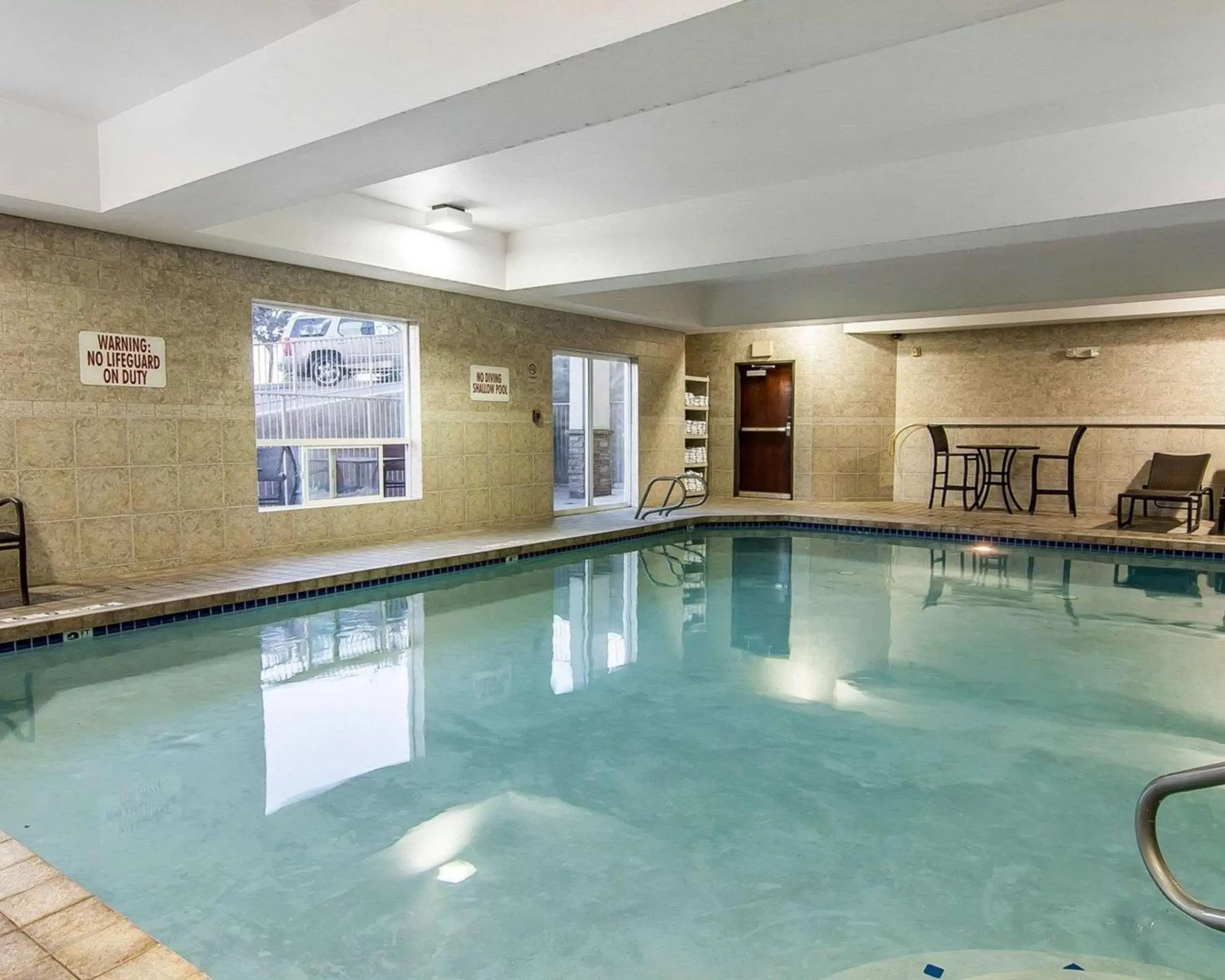 On site, Swimming Pool in Comfort Suites Redmond Airport