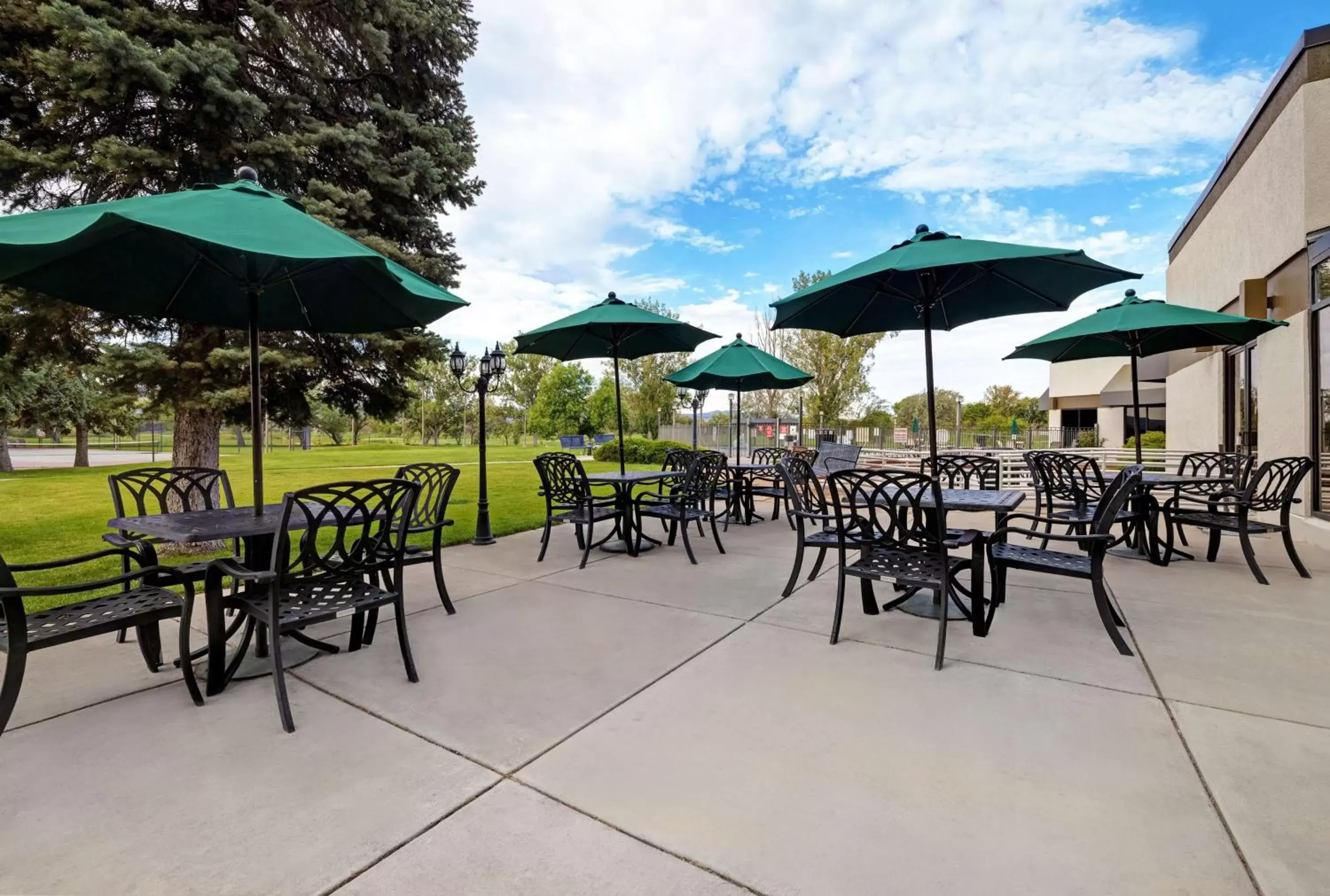 Patio, Restaurant/Places to Eat in DoubleTree by Hilton Grand Junction