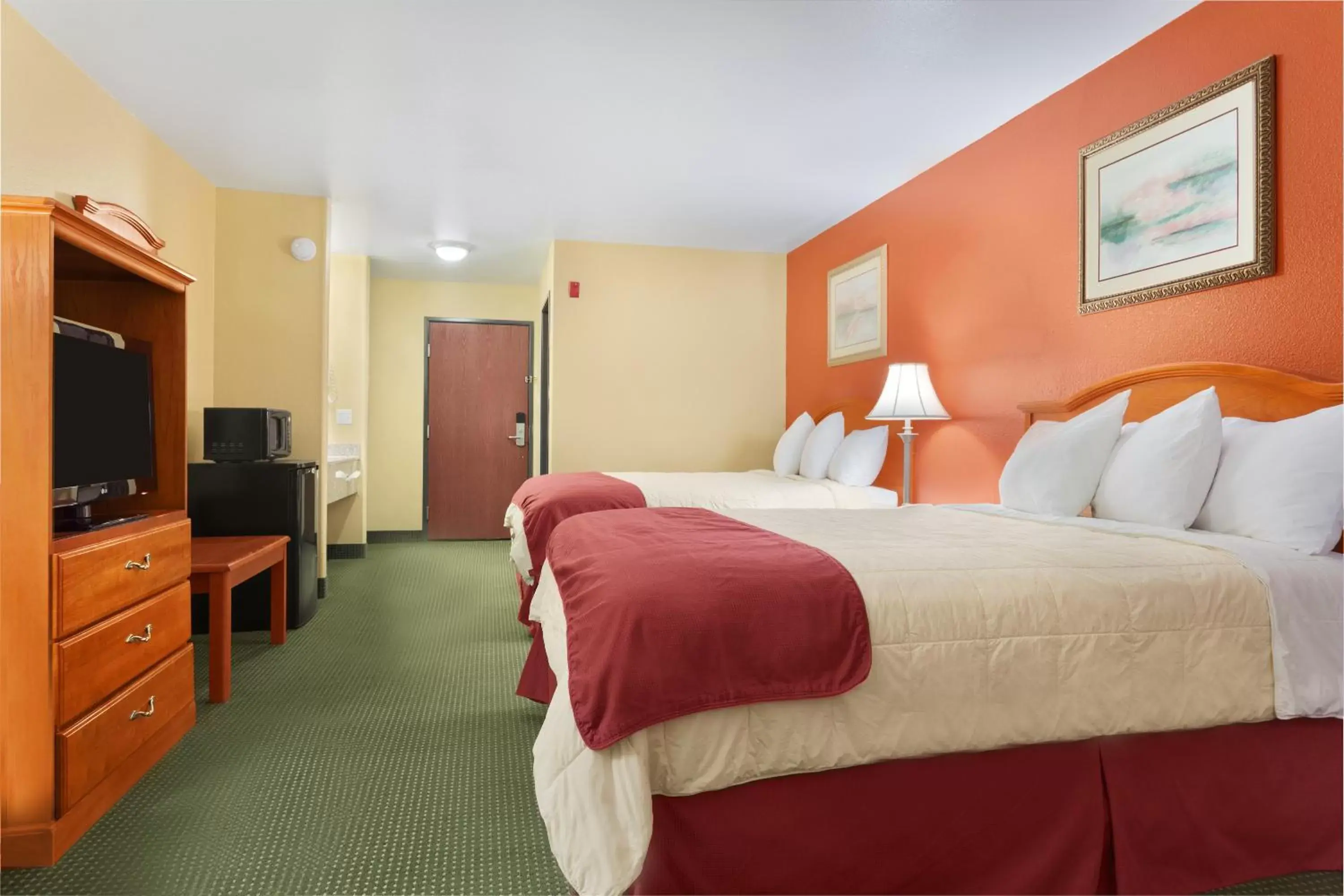 Bedroom, Bed in Days Inn by Wyndham Lumberton