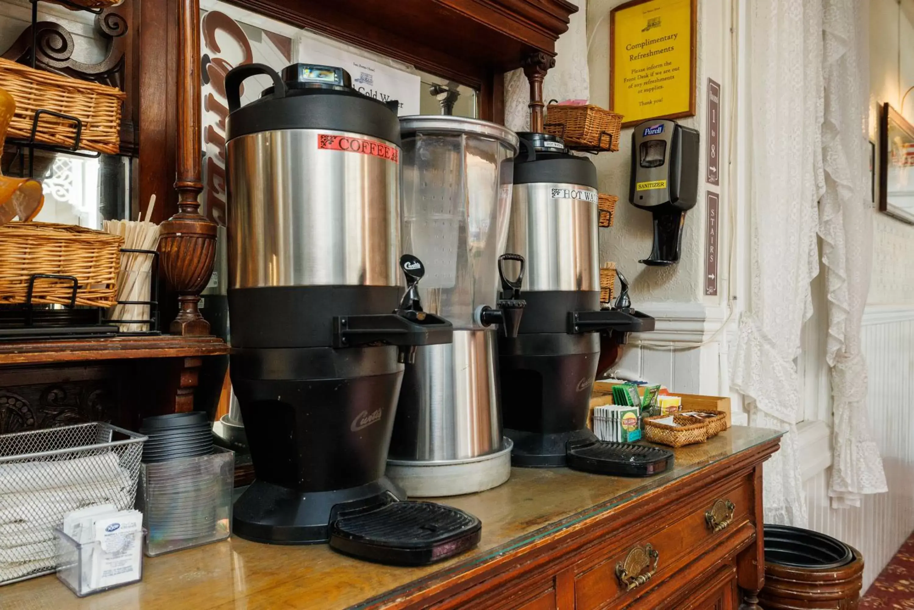 Coffee/tea facilities in San Remo Hotel