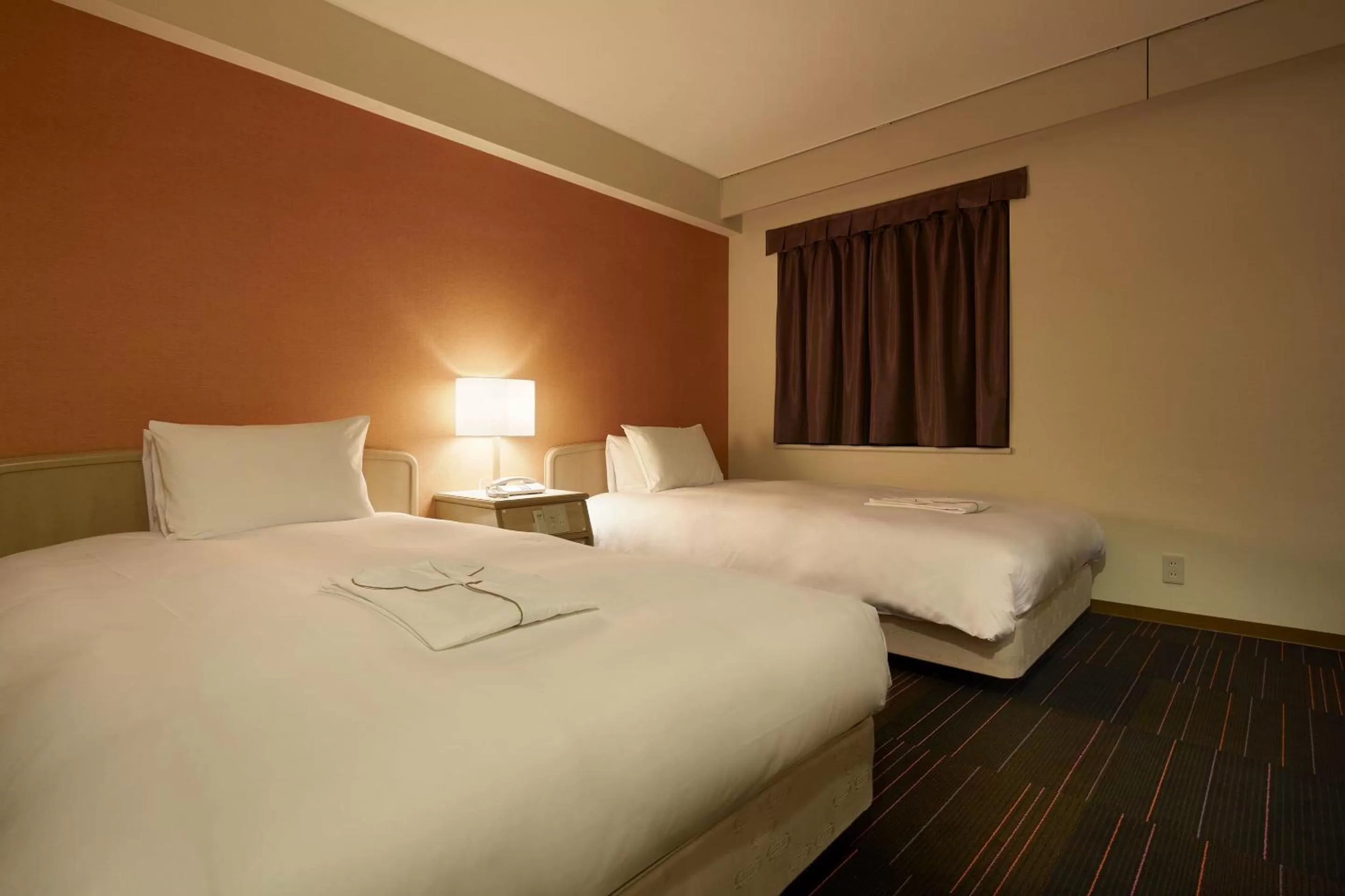 Photo of the whole room, Bed in the b suidobashi