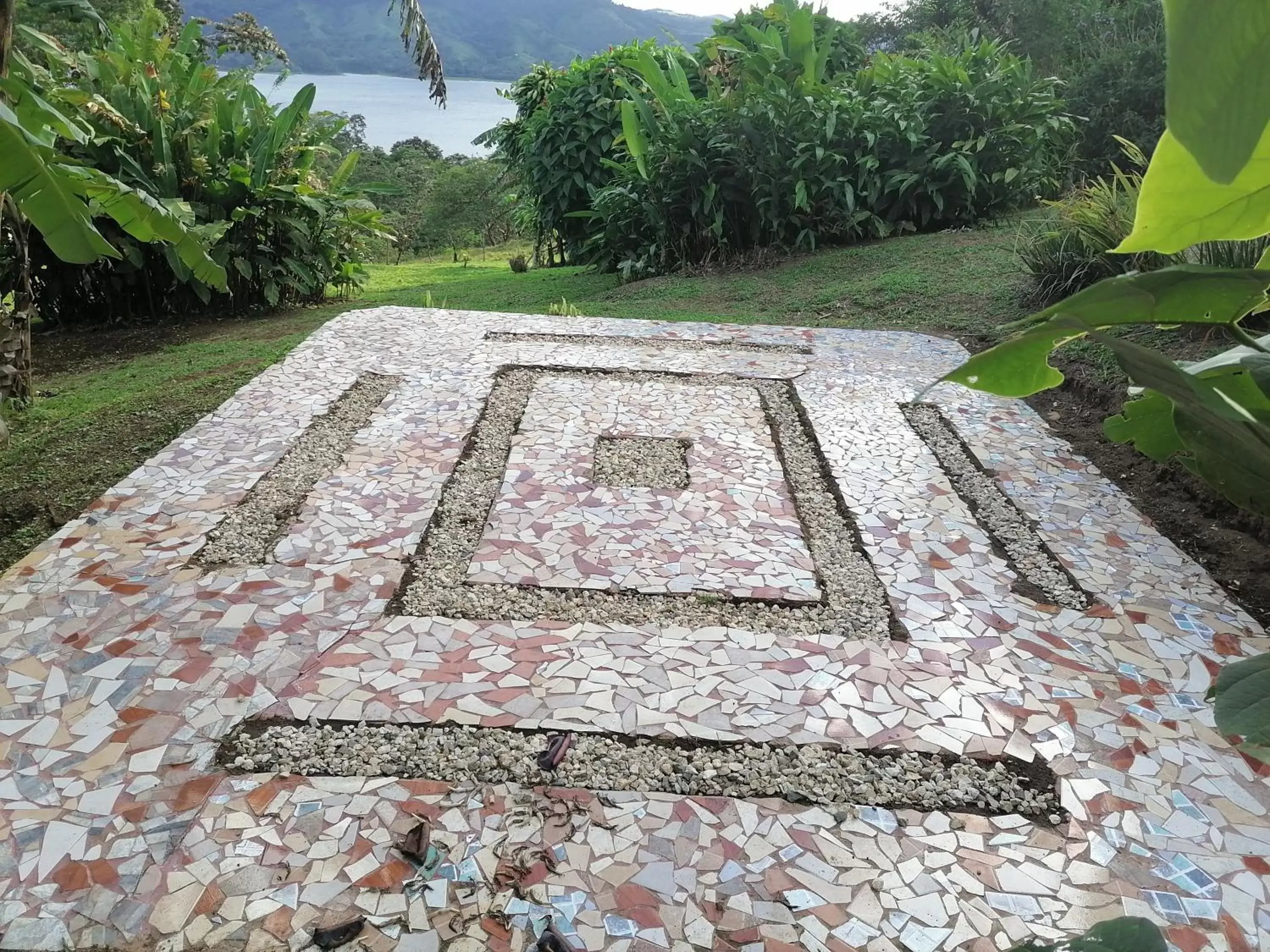 Garden in La Ceiba Tree Lodge