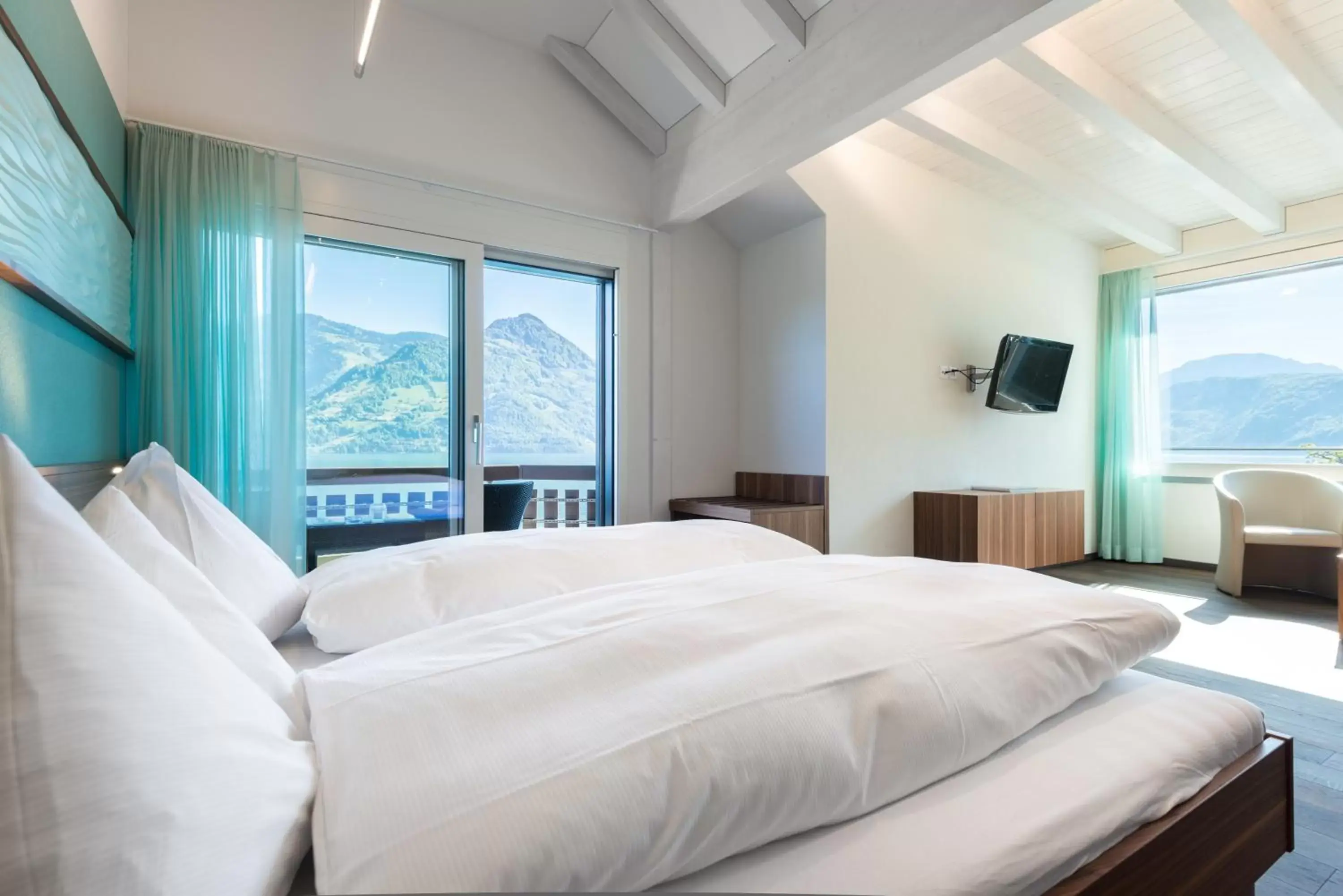 Bed, Mountain View in Superior Hotel Nidwaldnerhof