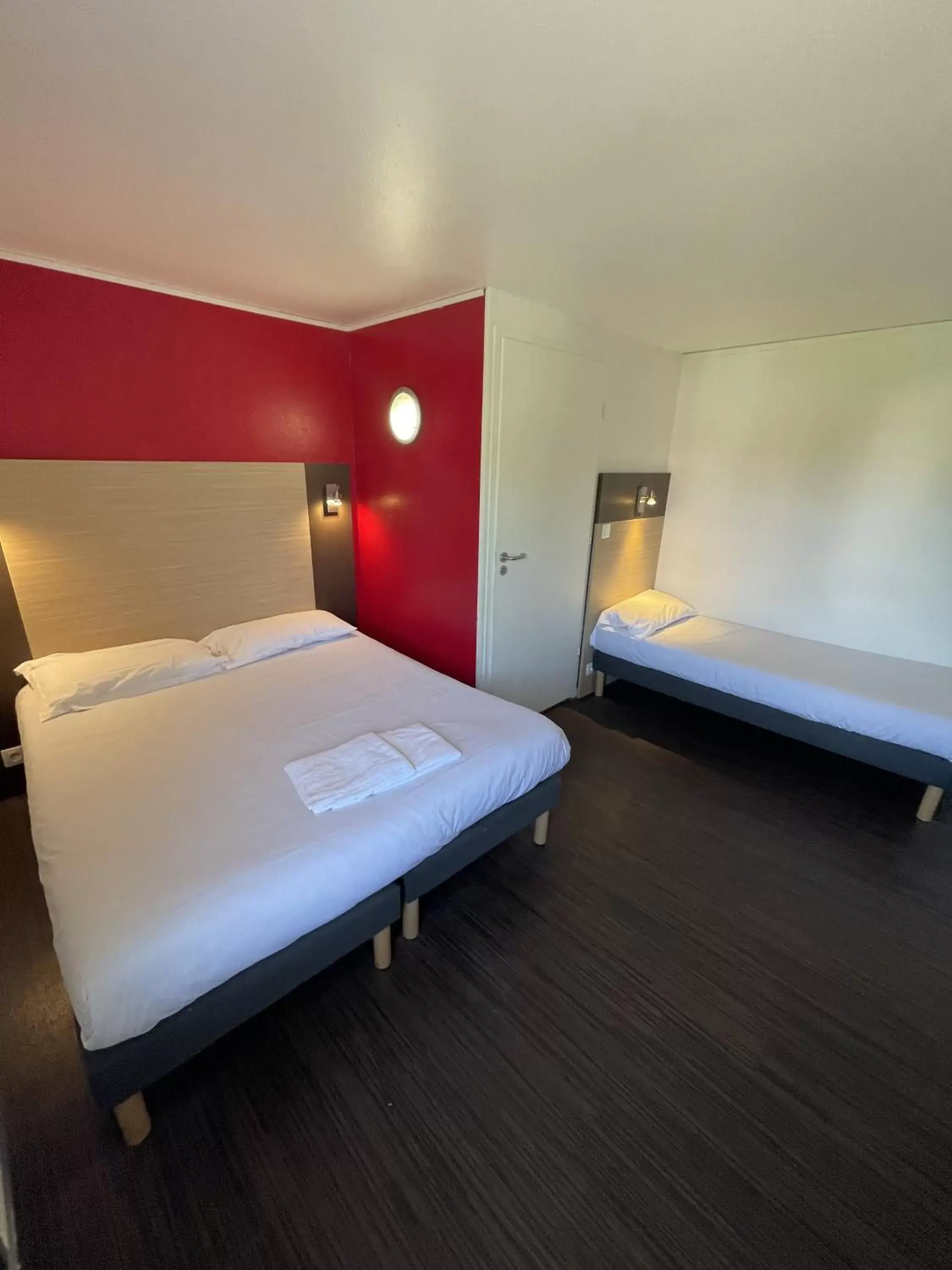 Photo of the whole room, Bed in Fasthôtel Paris Est C.D.G ROISSY - Claye Souilly