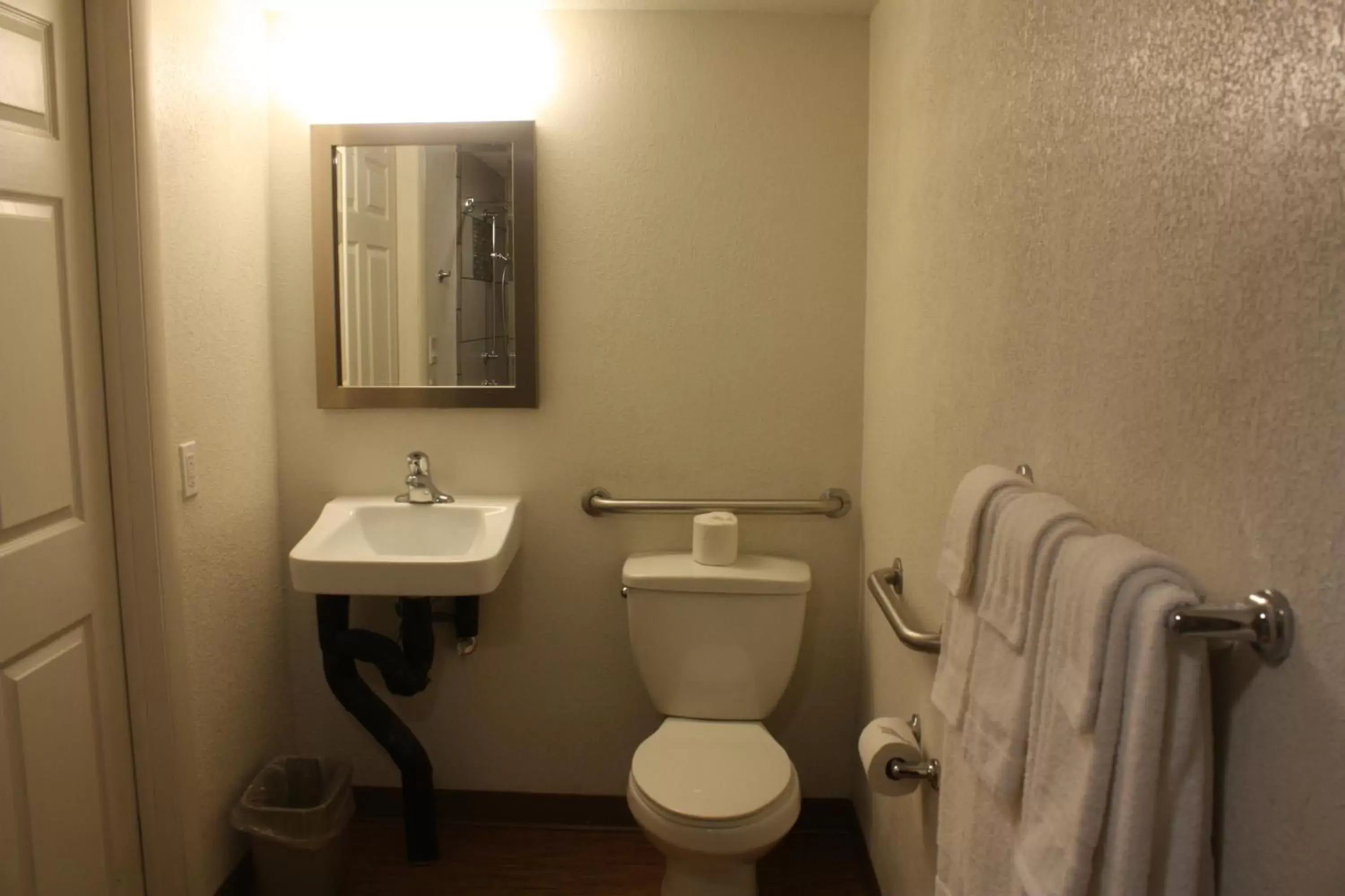 Bathroom in Motel 6-Youngstown, OH