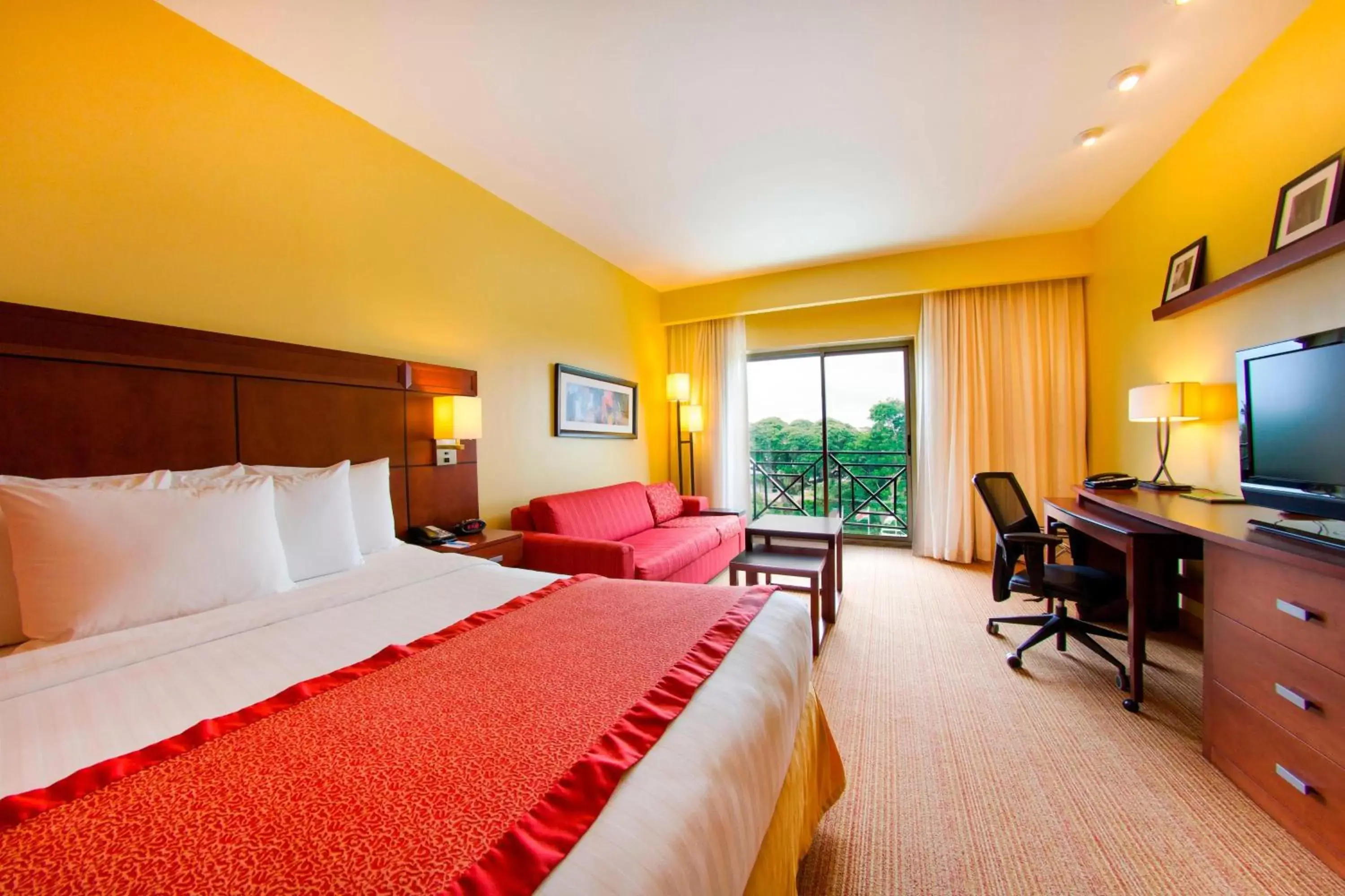 Photo of the whole room in Courtyard by Marriott Paramaribo