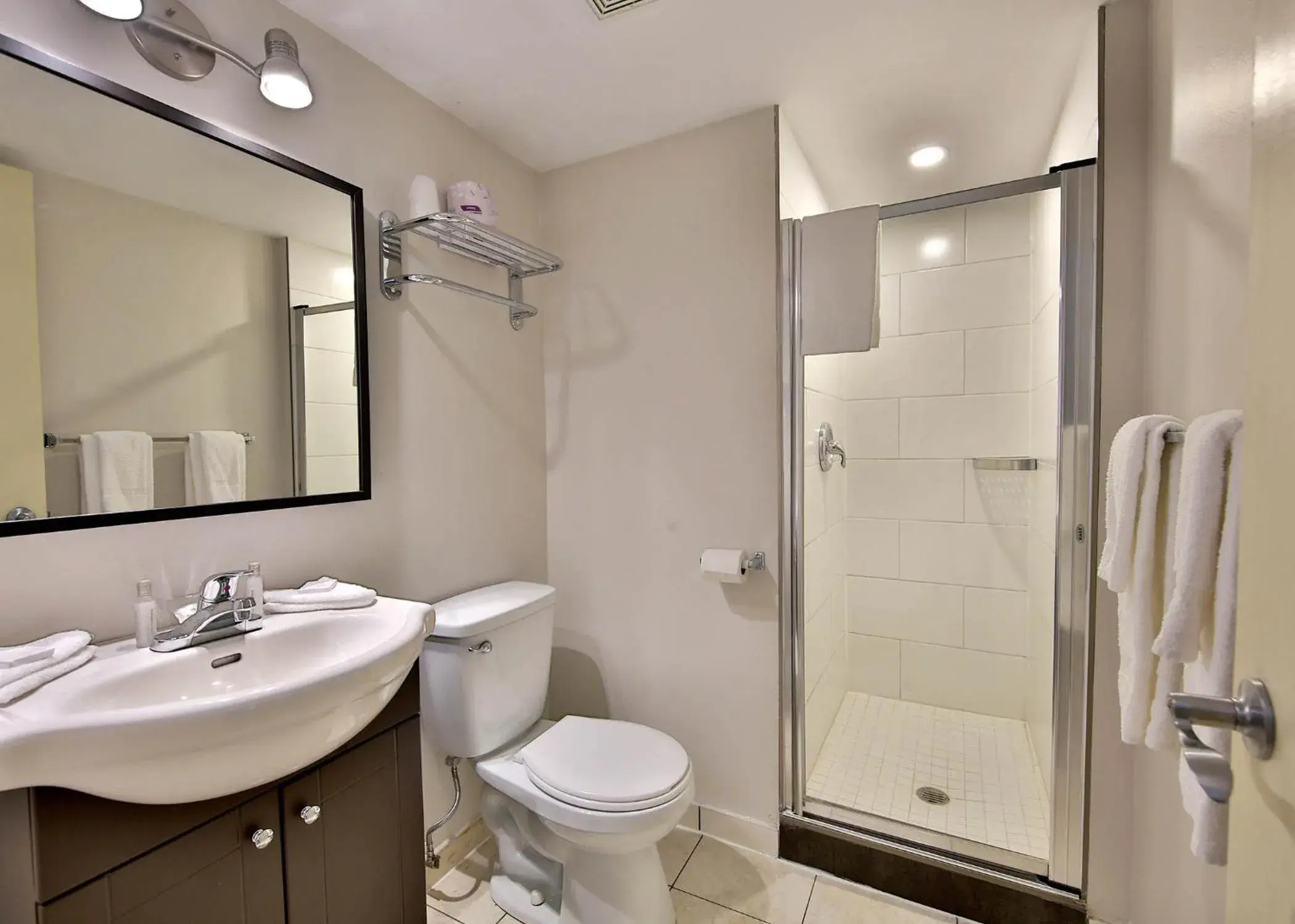 Shower, Bathroom in Hotel Newstar Montreal