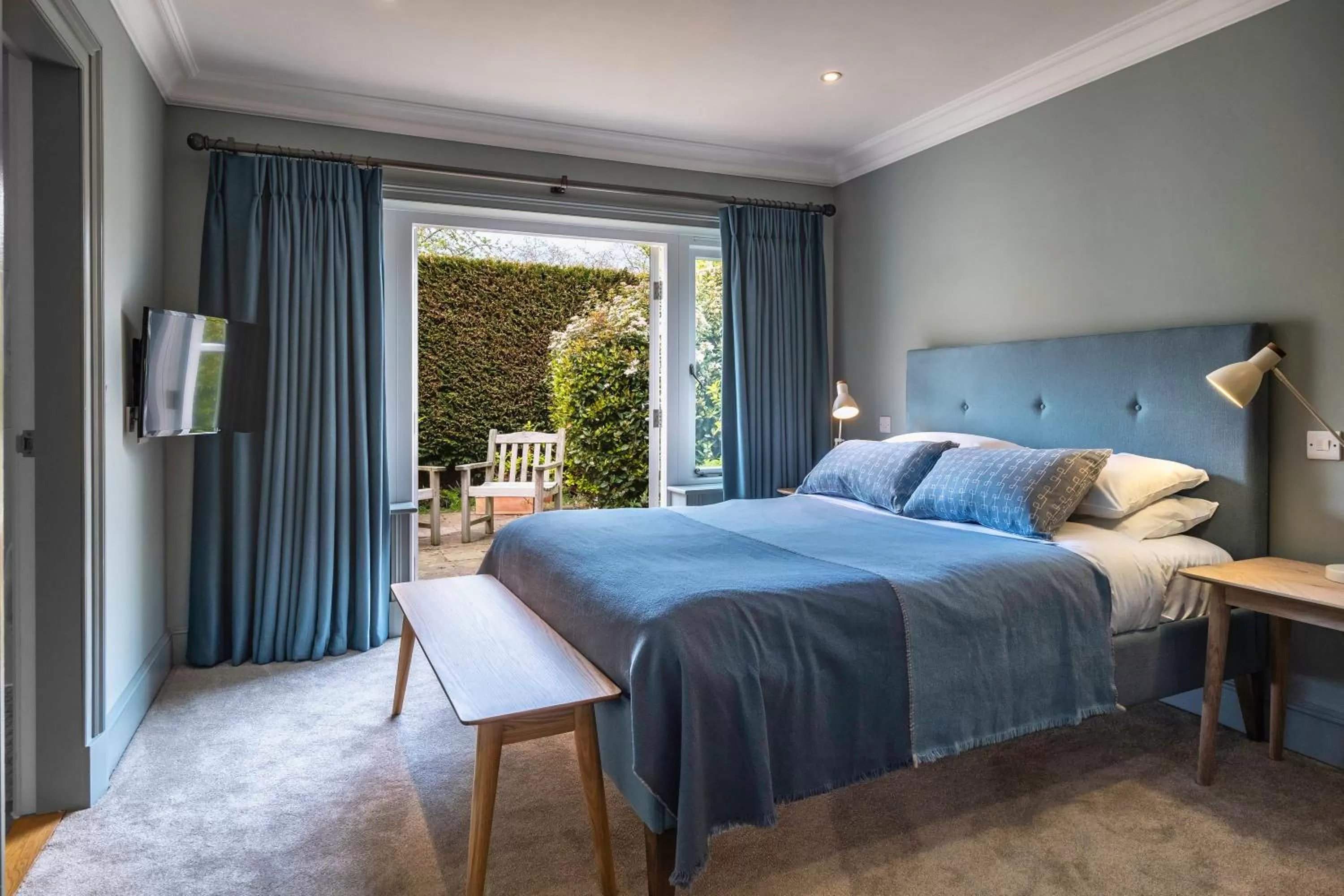 Bedroom, Bed in The Crown Inn