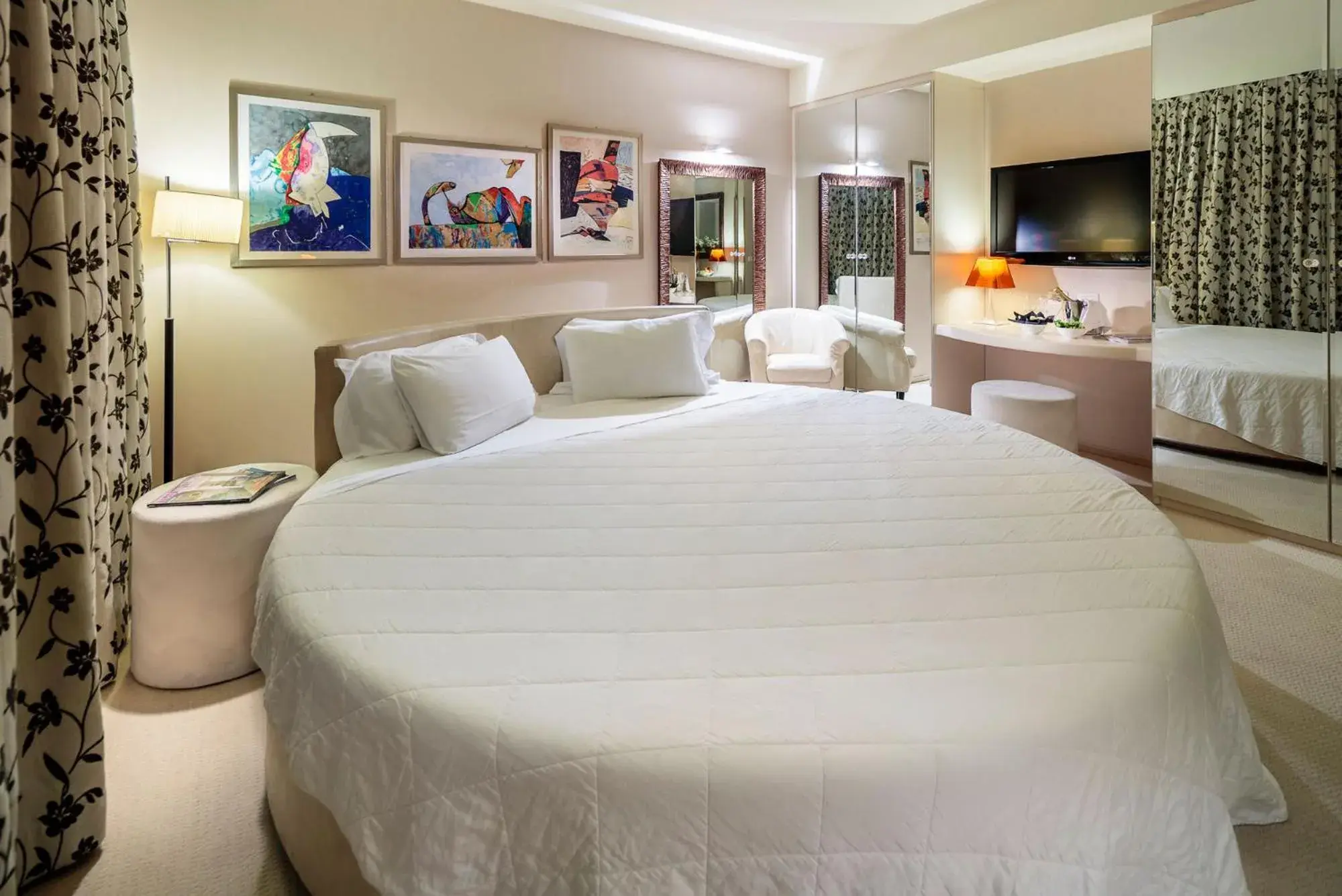 Superior King Suite in Base Hotel