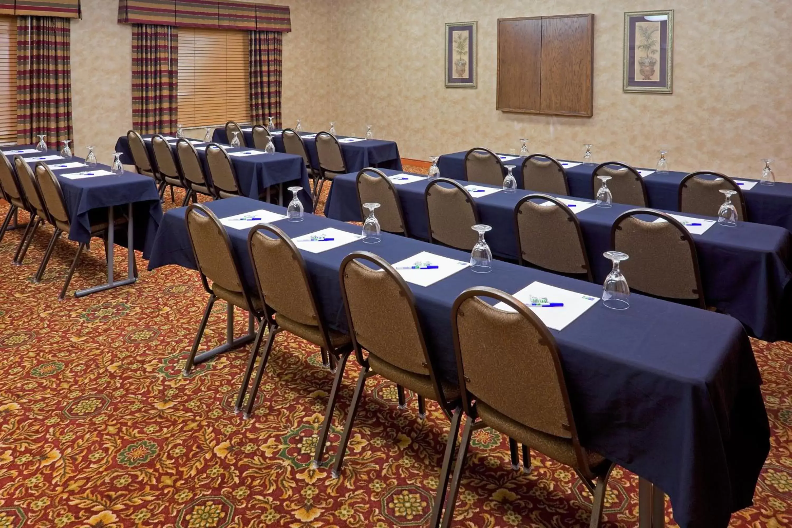Meeting/conference room in Holiday Inn Express Syracuse-Fairgrounds, an IHG Hotel