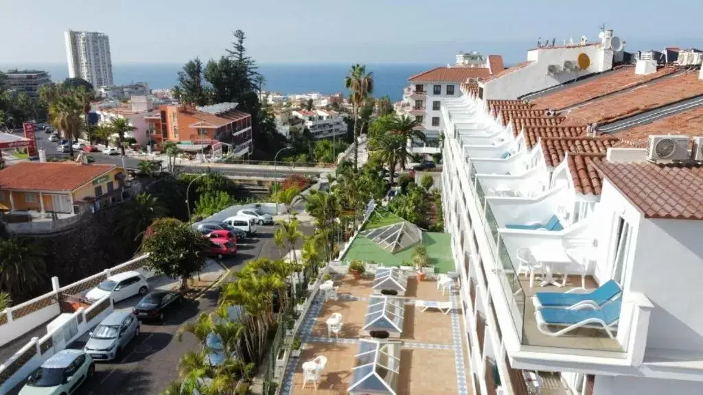 Property building in Apartamentos Pez Azul Property building in Apartamentos Pez Azul