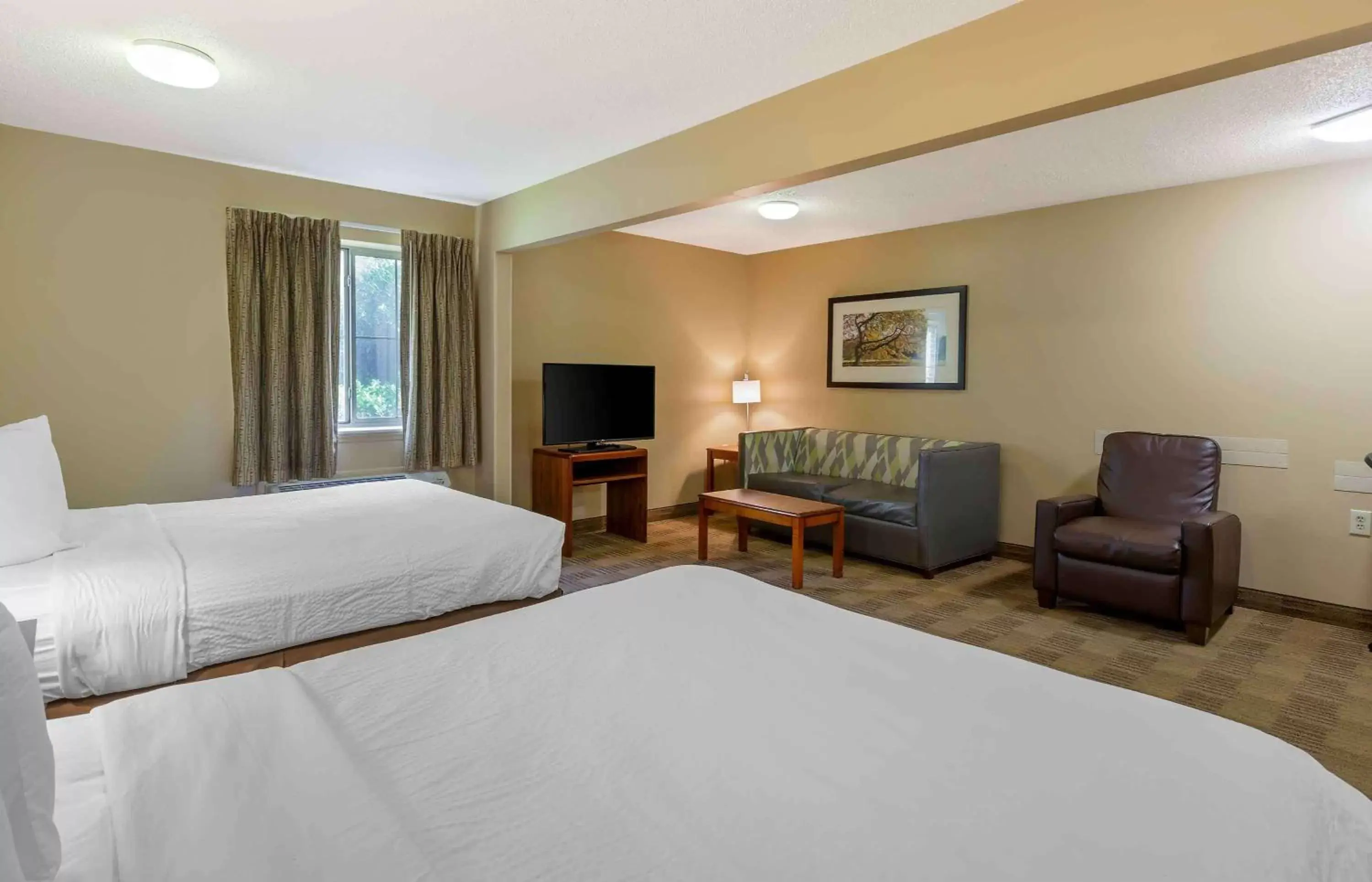 Bedroom in Extended Stay America Suites - Raleigh - North Raleigh - Wake Towne Dr