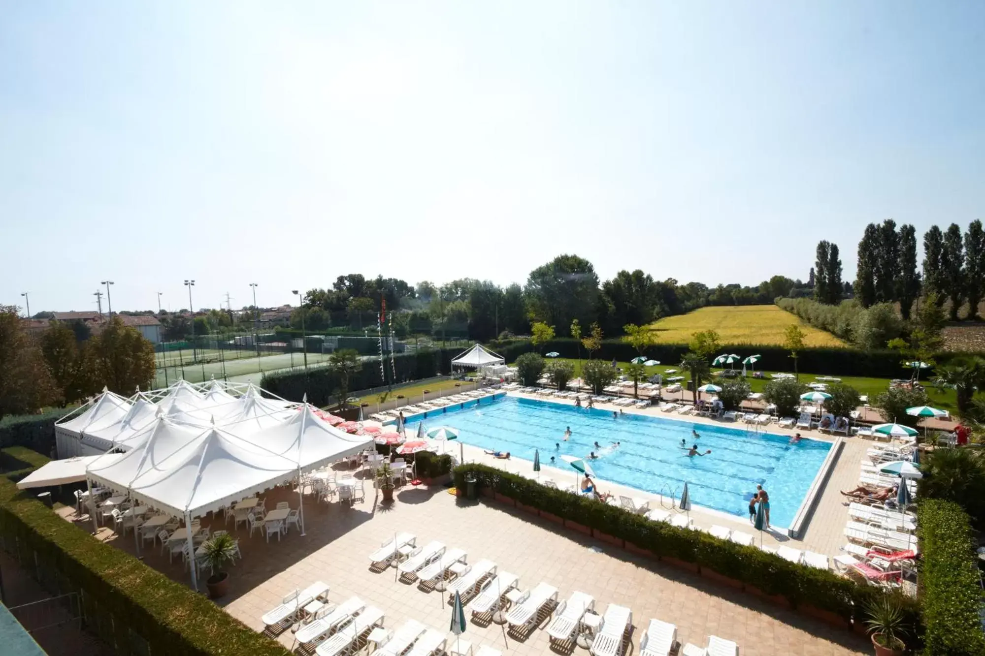 Restaurant/places to eat, Pool View in GREEN GARDEN Resort - Smart Hotel