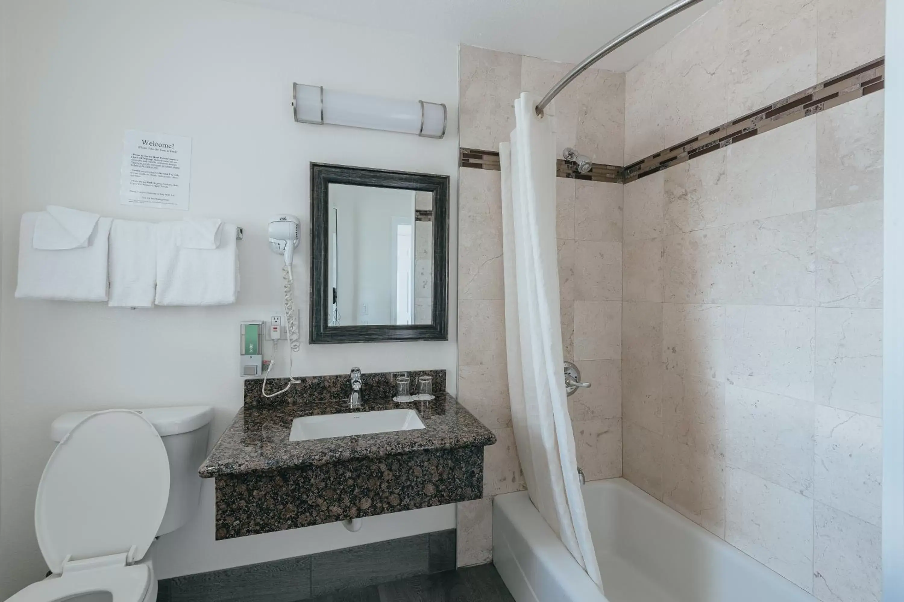 Bathroom in Sea Air Inn & Suites - Downtown - Restaurant Row