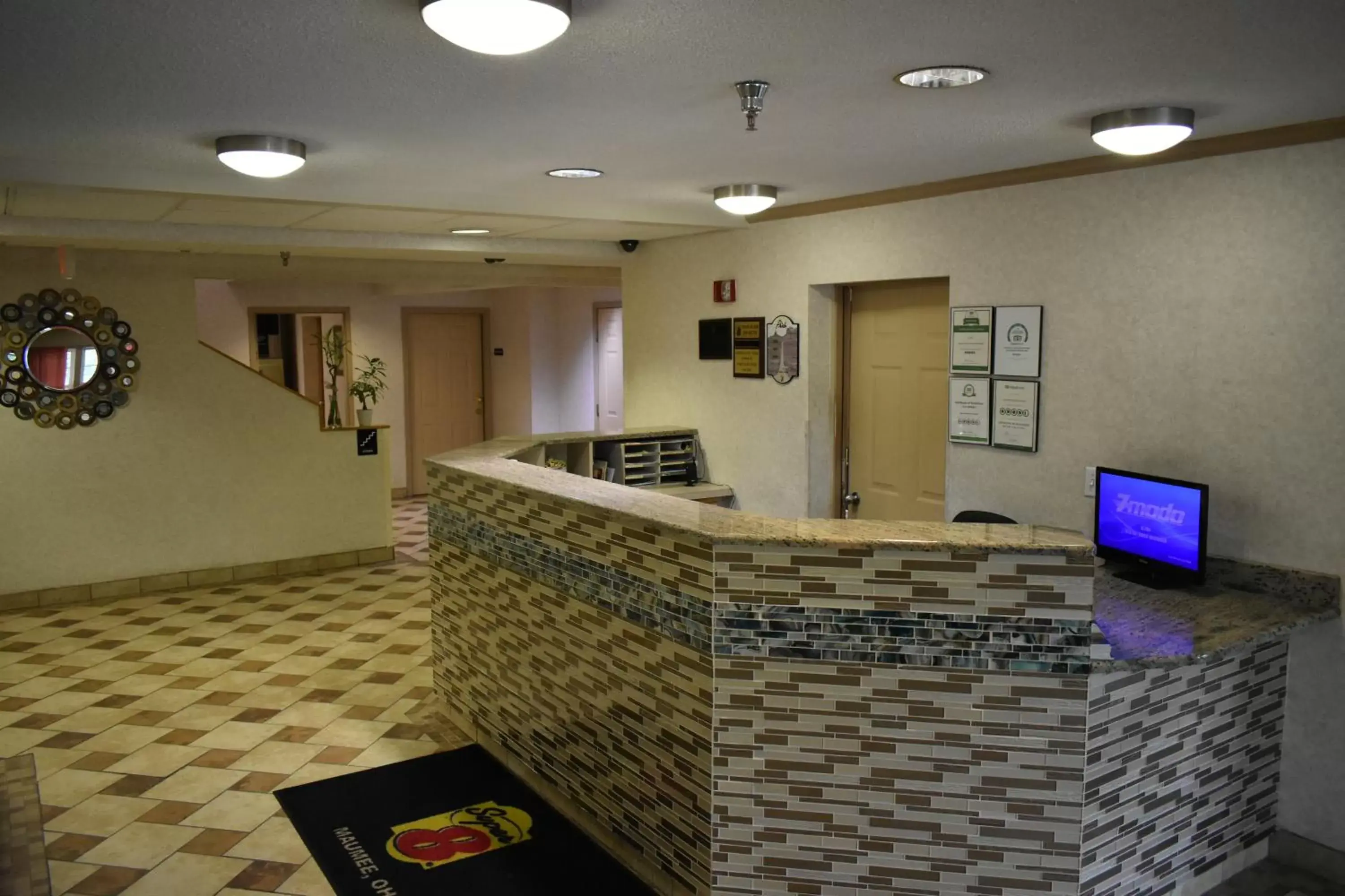 Lobby or reception, Lobby/Reception in Super 8 by Wyndham Maumee Perrysburg Toledo Area