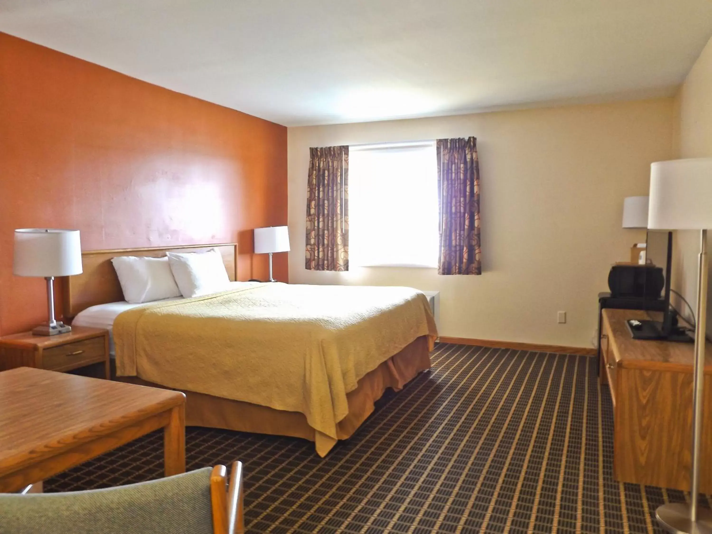 Photo of the whole room, Bed in Manistee Hotel