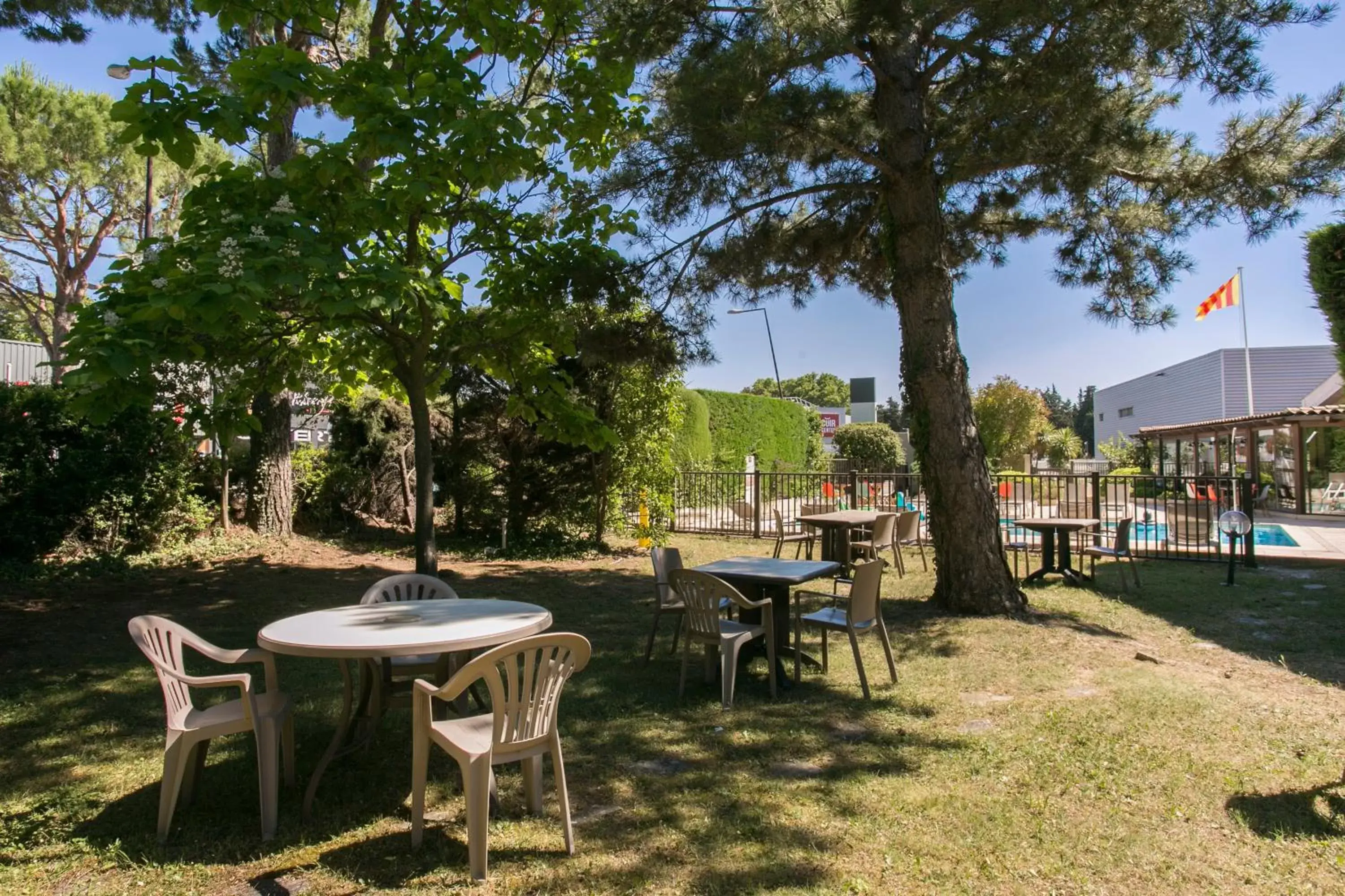 Patio in ibis Avignon Sud