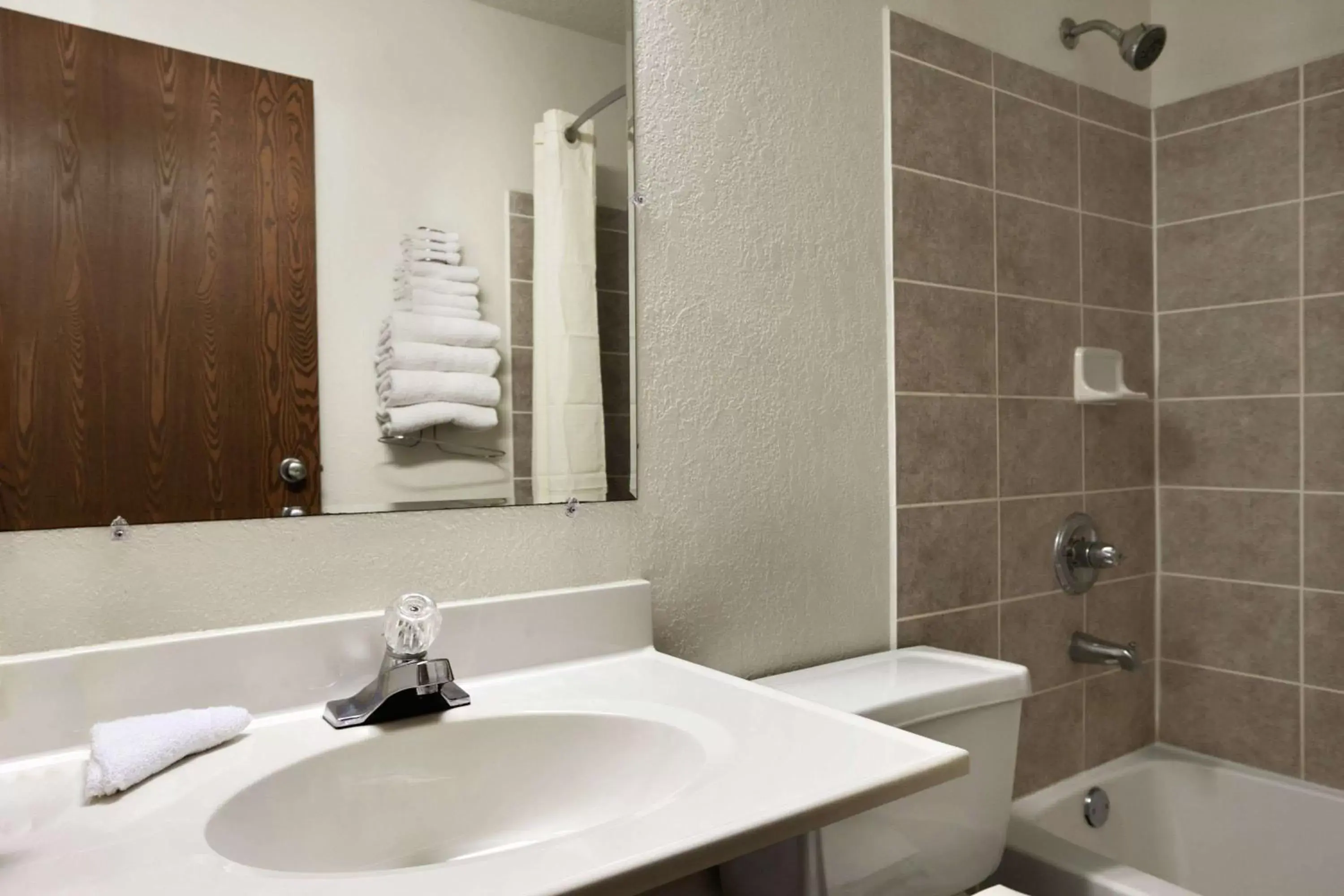 Bathroom in Super 8 by Wyndham Peru Starved Rock State Park