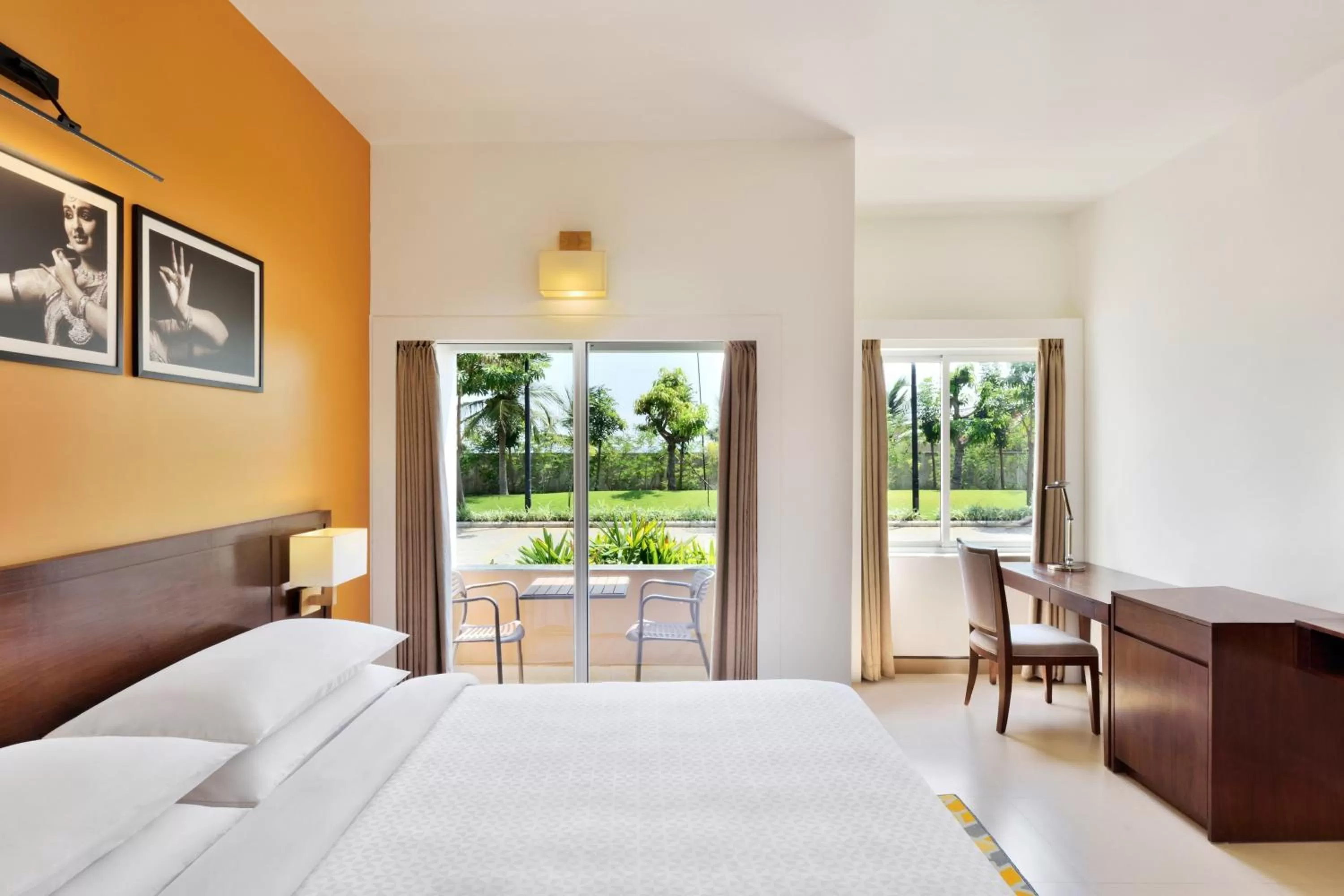 Photo of the whole room, Bed in Four Points by Sheraton Mahabalipuram Resort & Convention Center