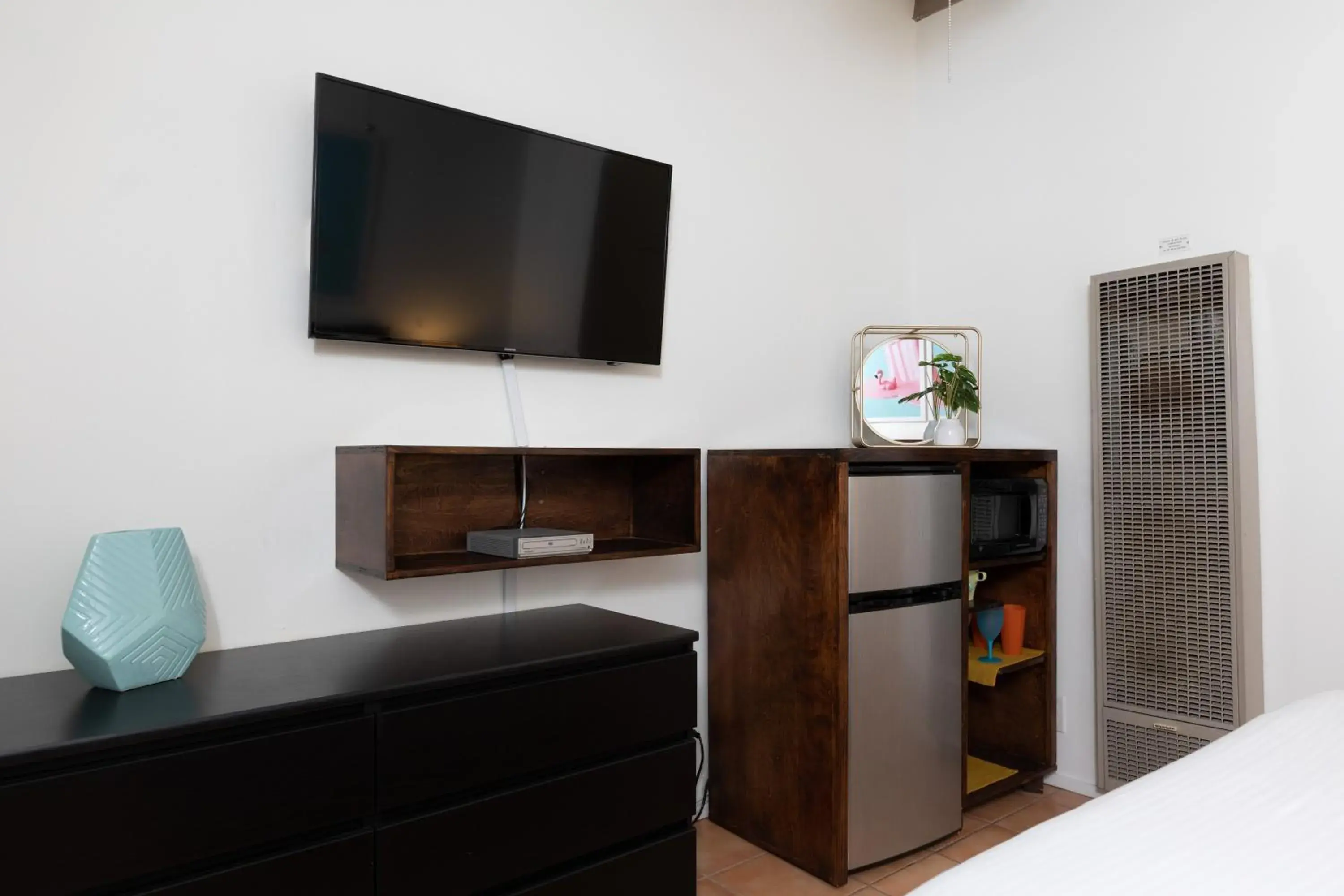 TV and multimedia, TV/Entertainment Center in Float Palm Springs