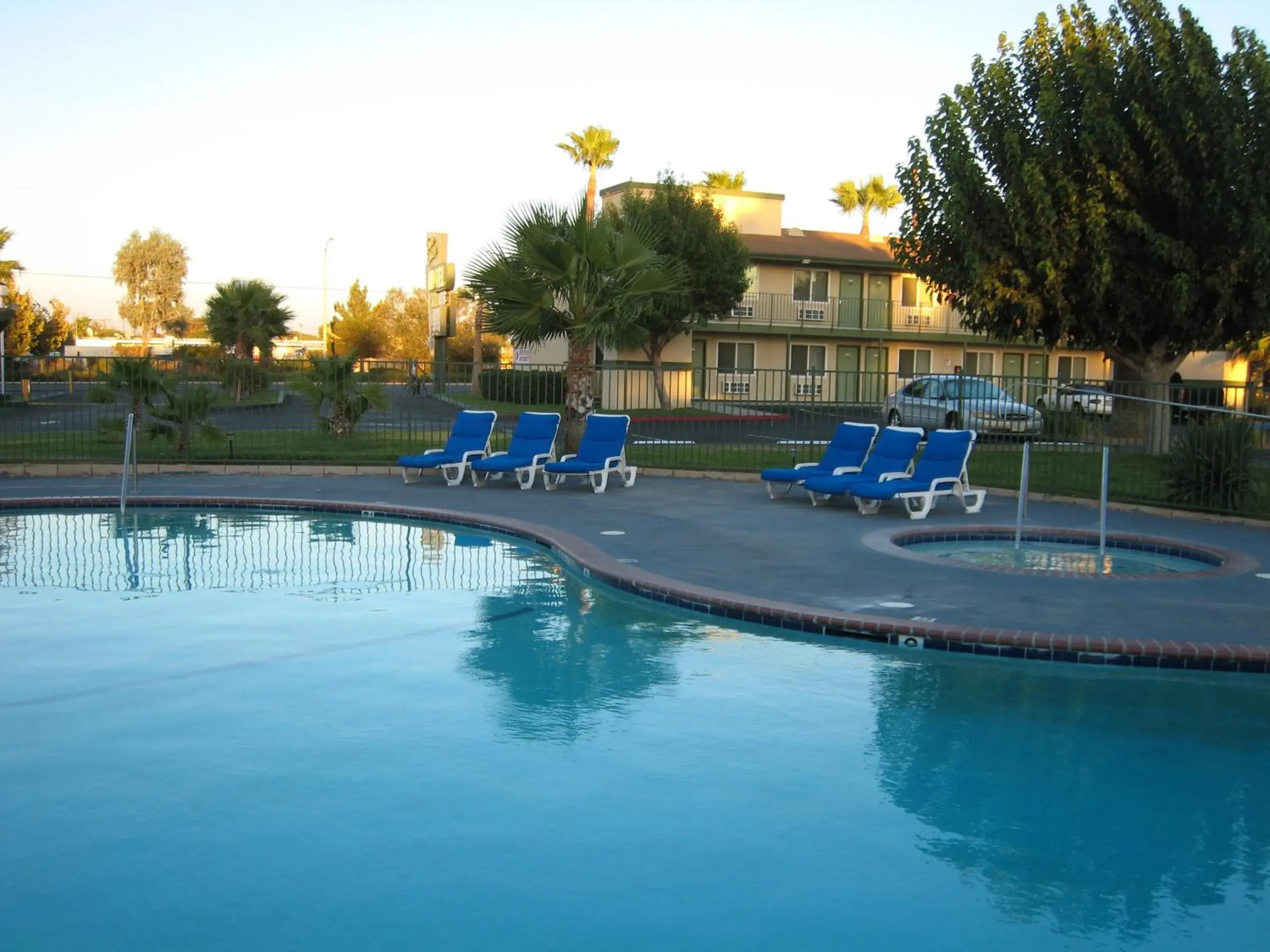 Property building, Swimming Pool in Town House Motel