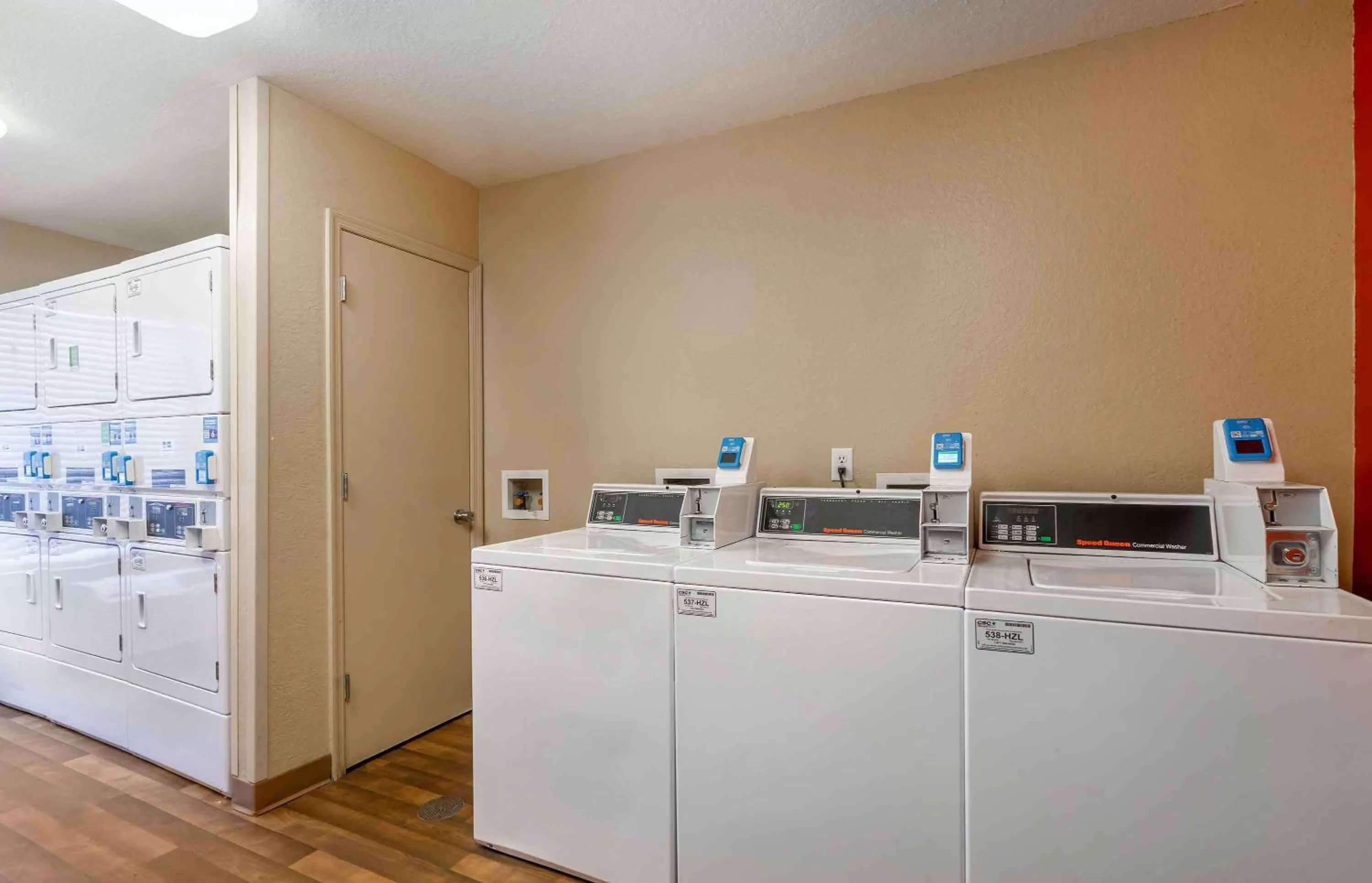 Property building in Extended Stay America Select Suites - Tampa - Brandon