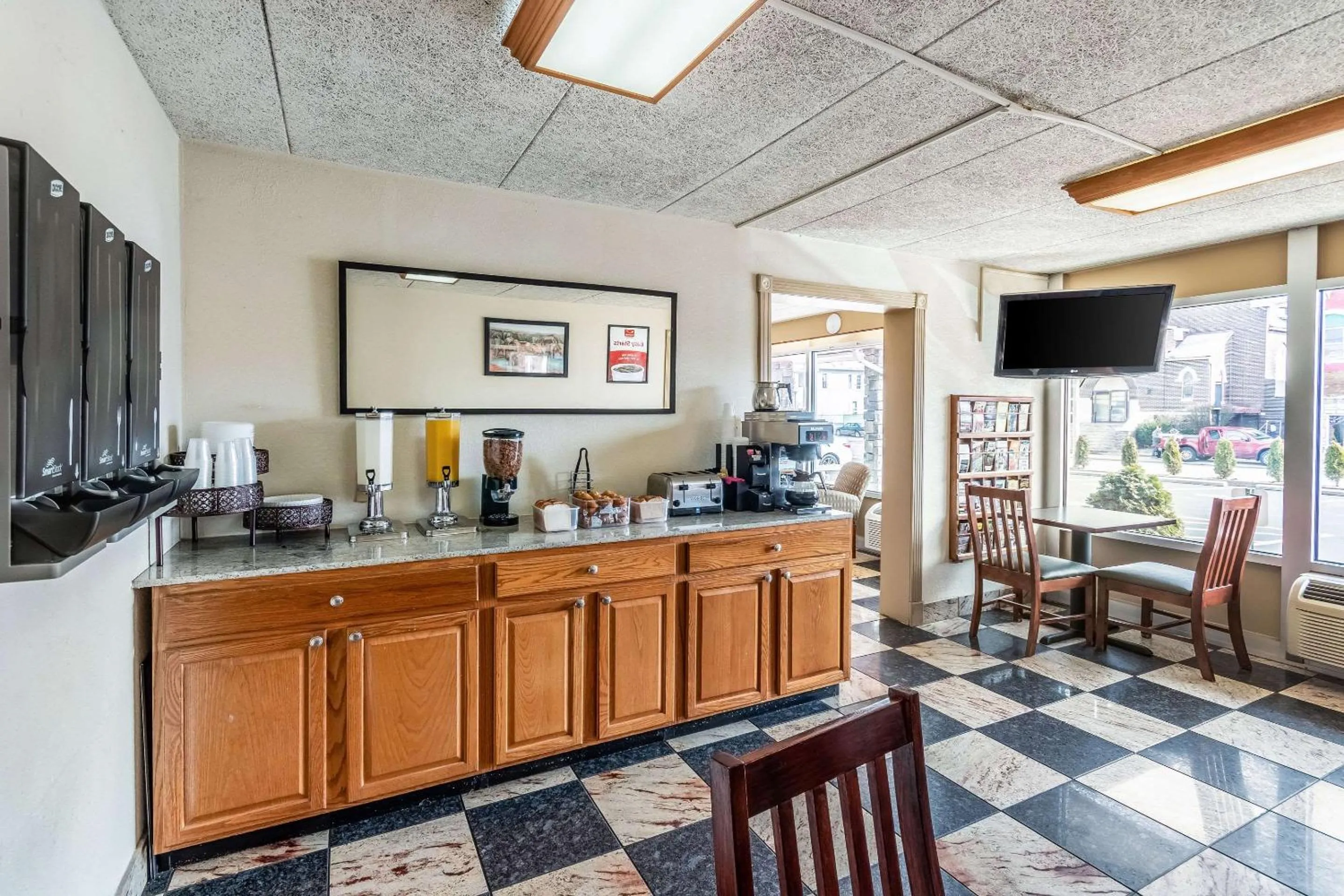 Restaurant/places to eat in Econo Lodge Zanesville Downtown