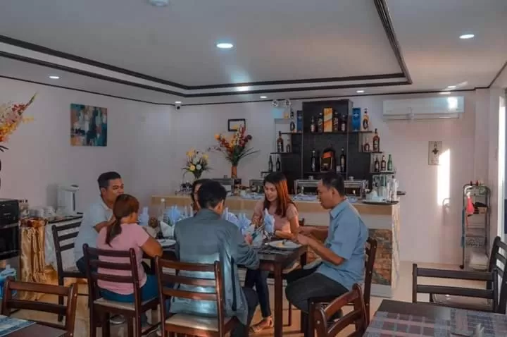 Restaurant/places to eat in Adams View Hotel