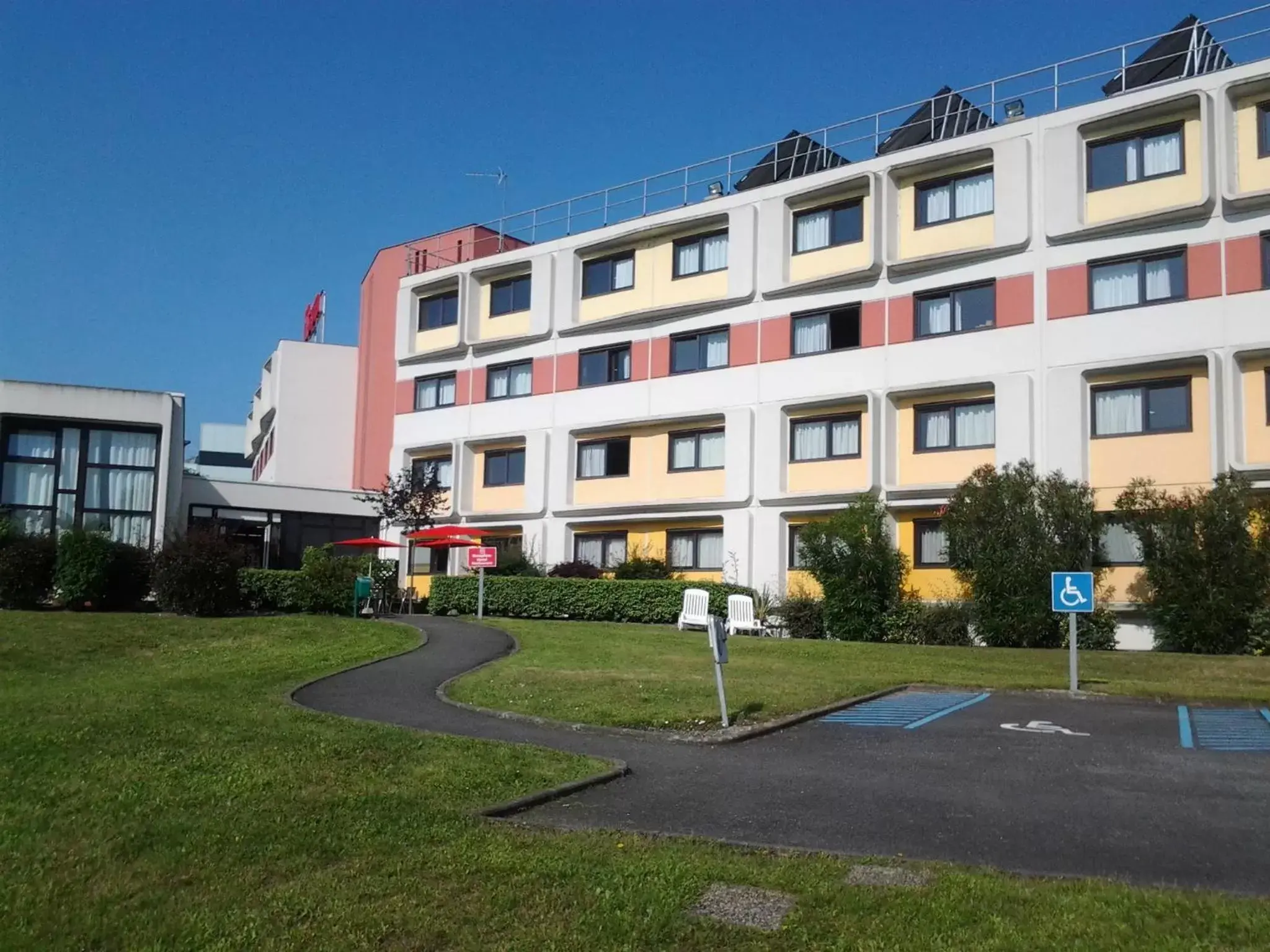 Facade/entrance, Property Building in ibis Bordeaux Lac