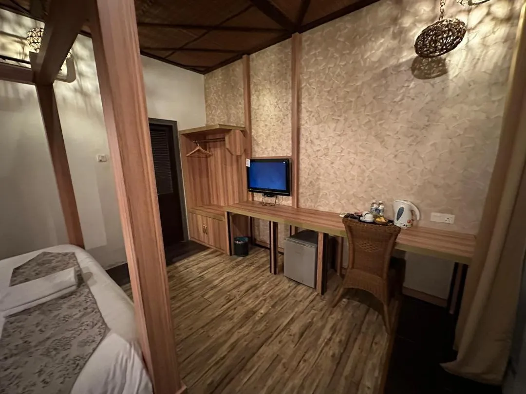 TV and multimedia, Bed in I Garden Hotel