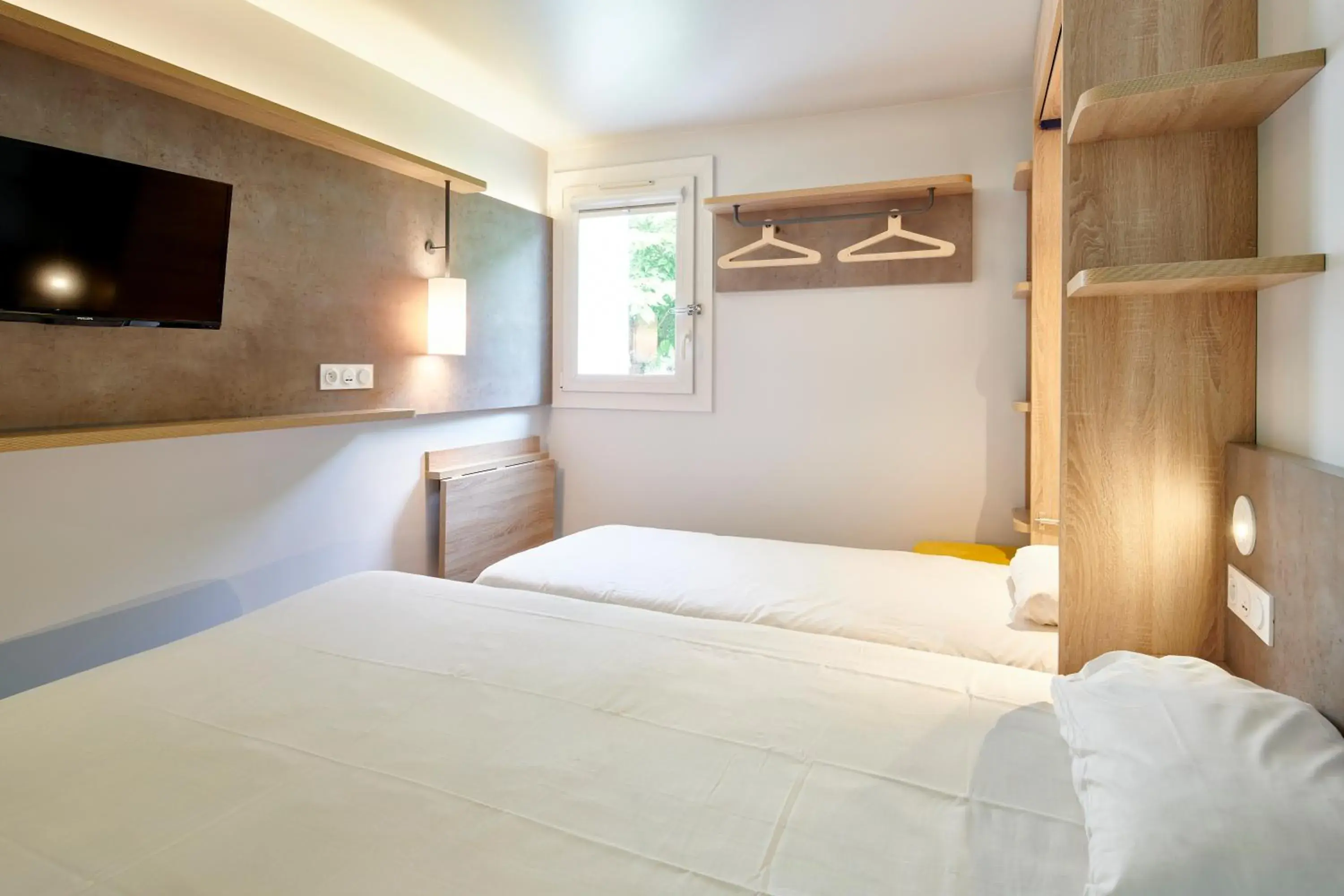 Photo of the whole room, Bed in ibis budget Bayonne Photo of the whole room, Bed in ibis budget Bayonne