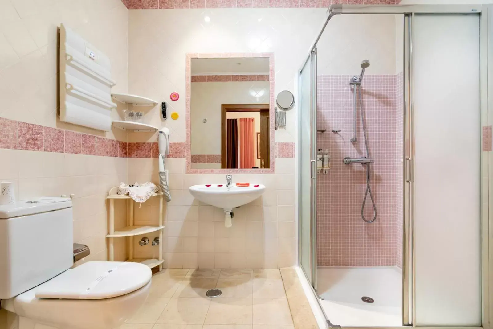 Toilet, Bathroom in Hotel Dom Vasco