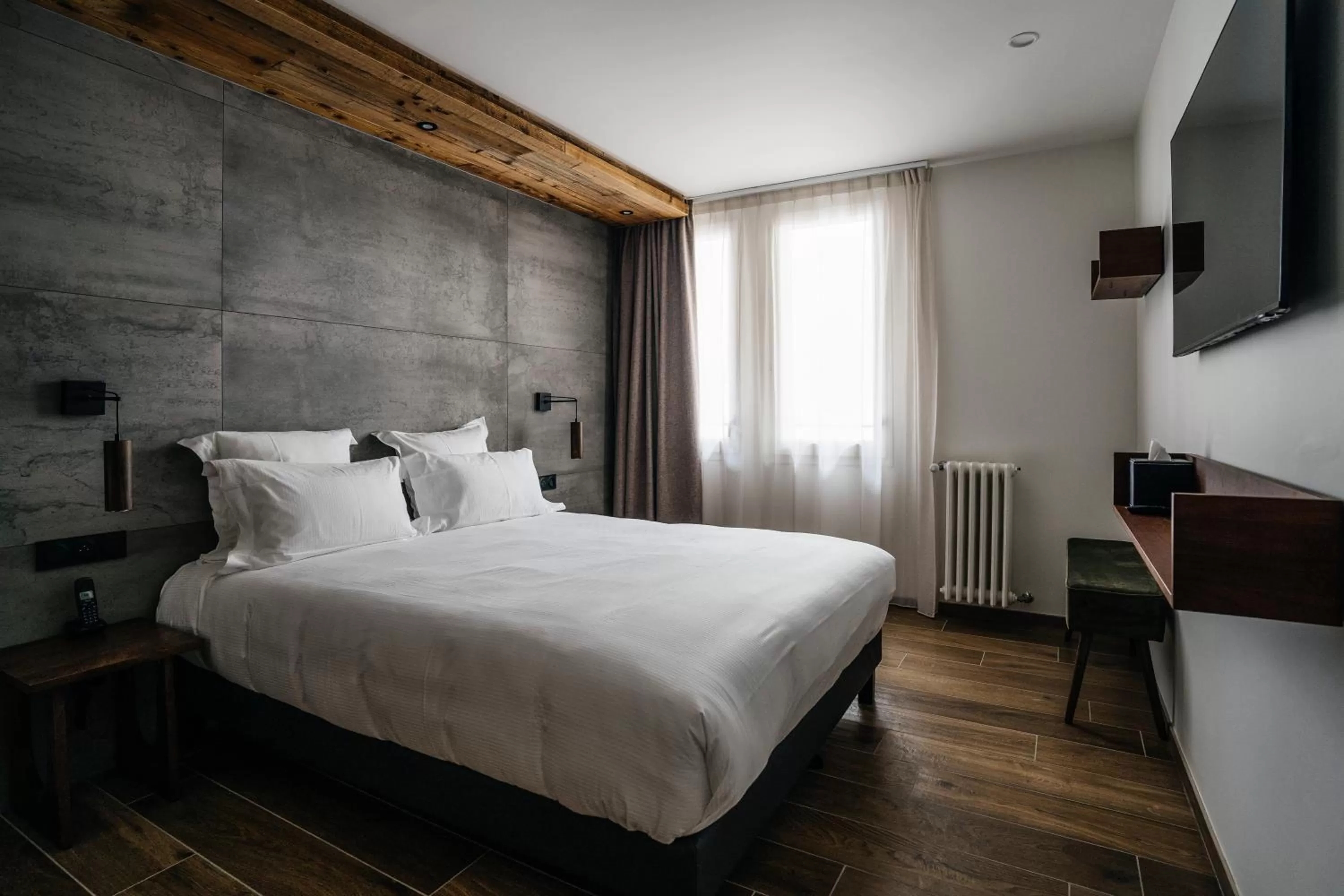 TV and multimedia, Bed in Auberge du Lyonnais