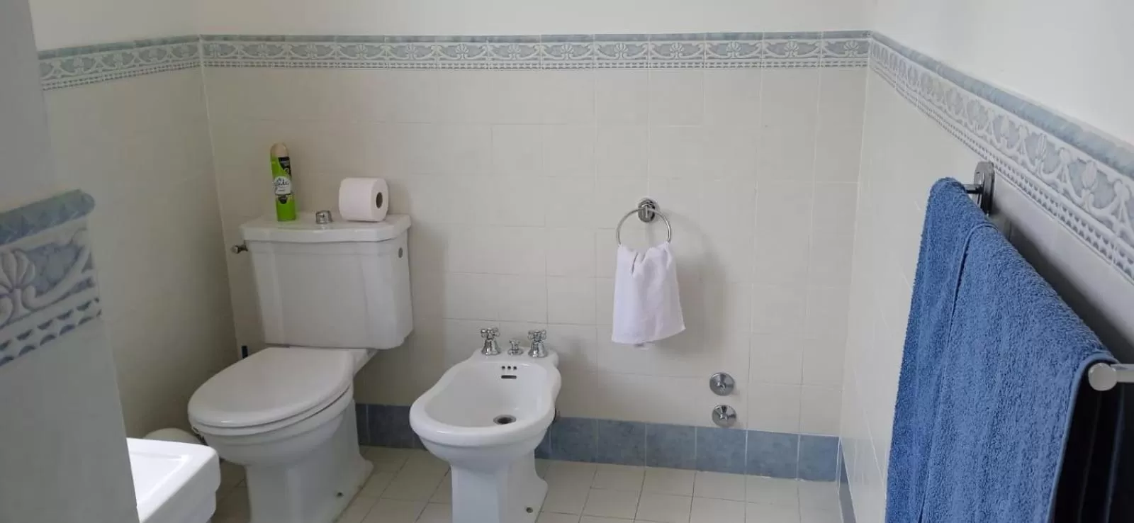 Bathroom in In Vino Veritas