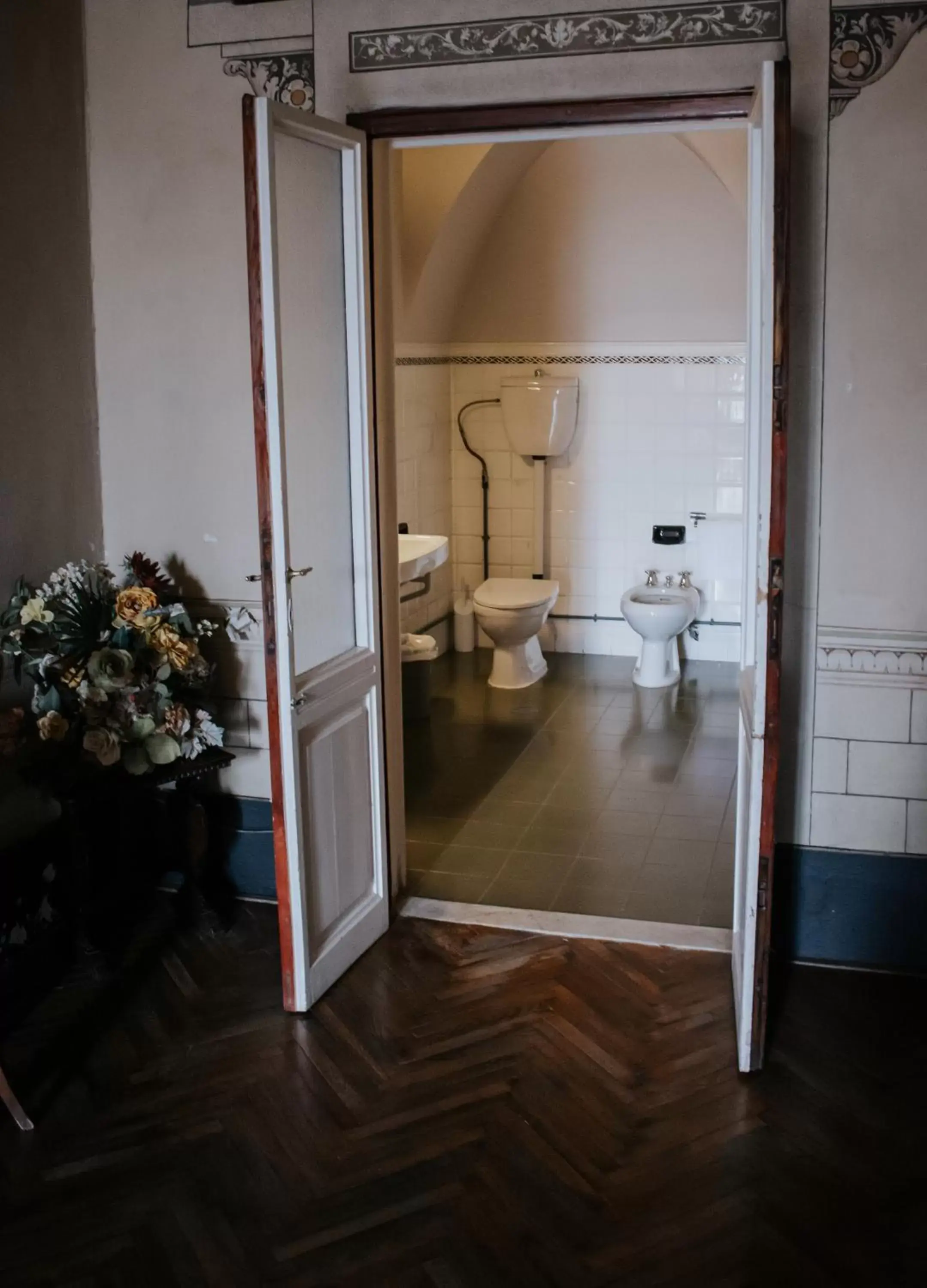 Bathroom in Royal Victoria Hotel