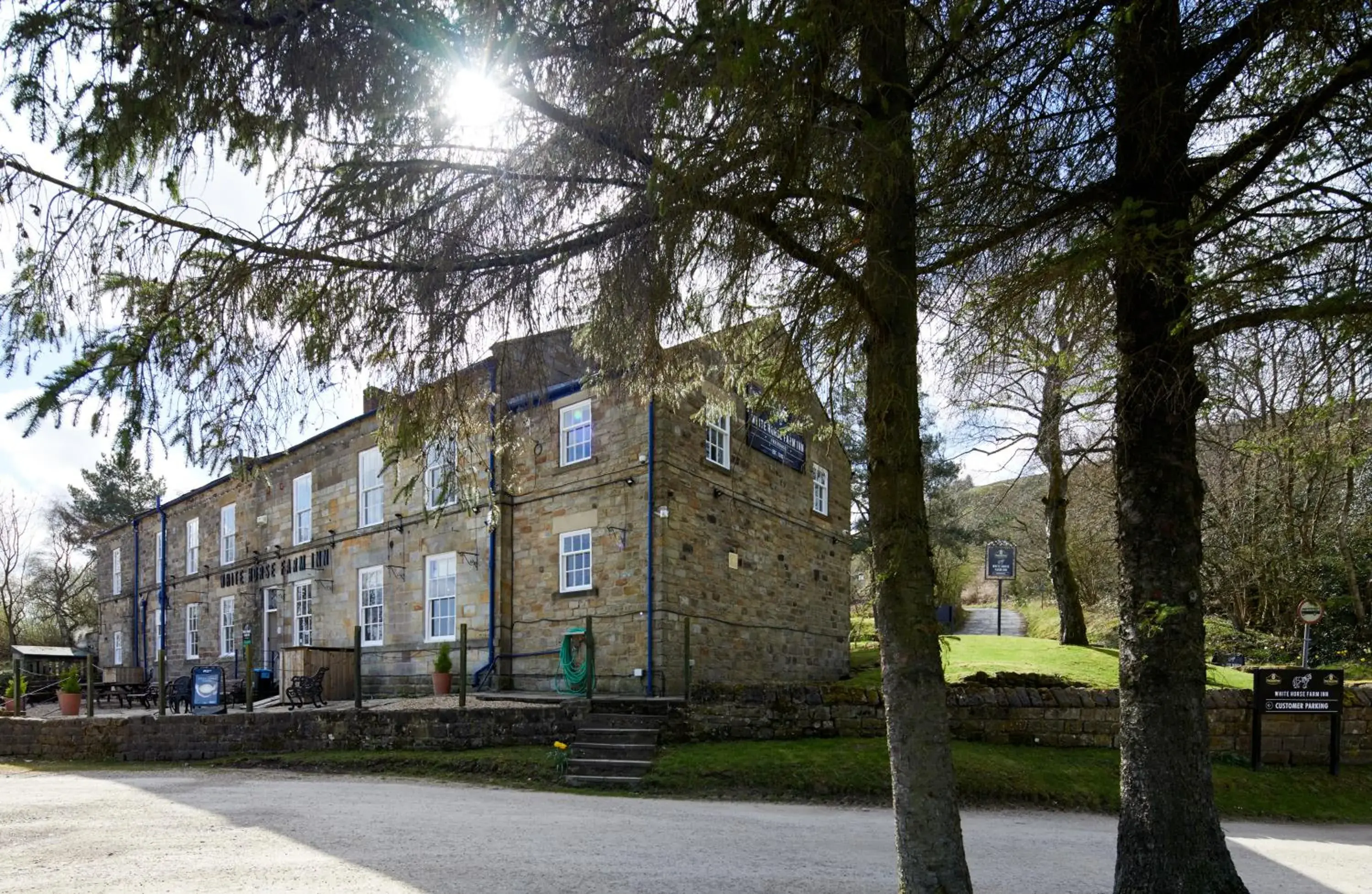 Property Building in White Horse Farm Inn