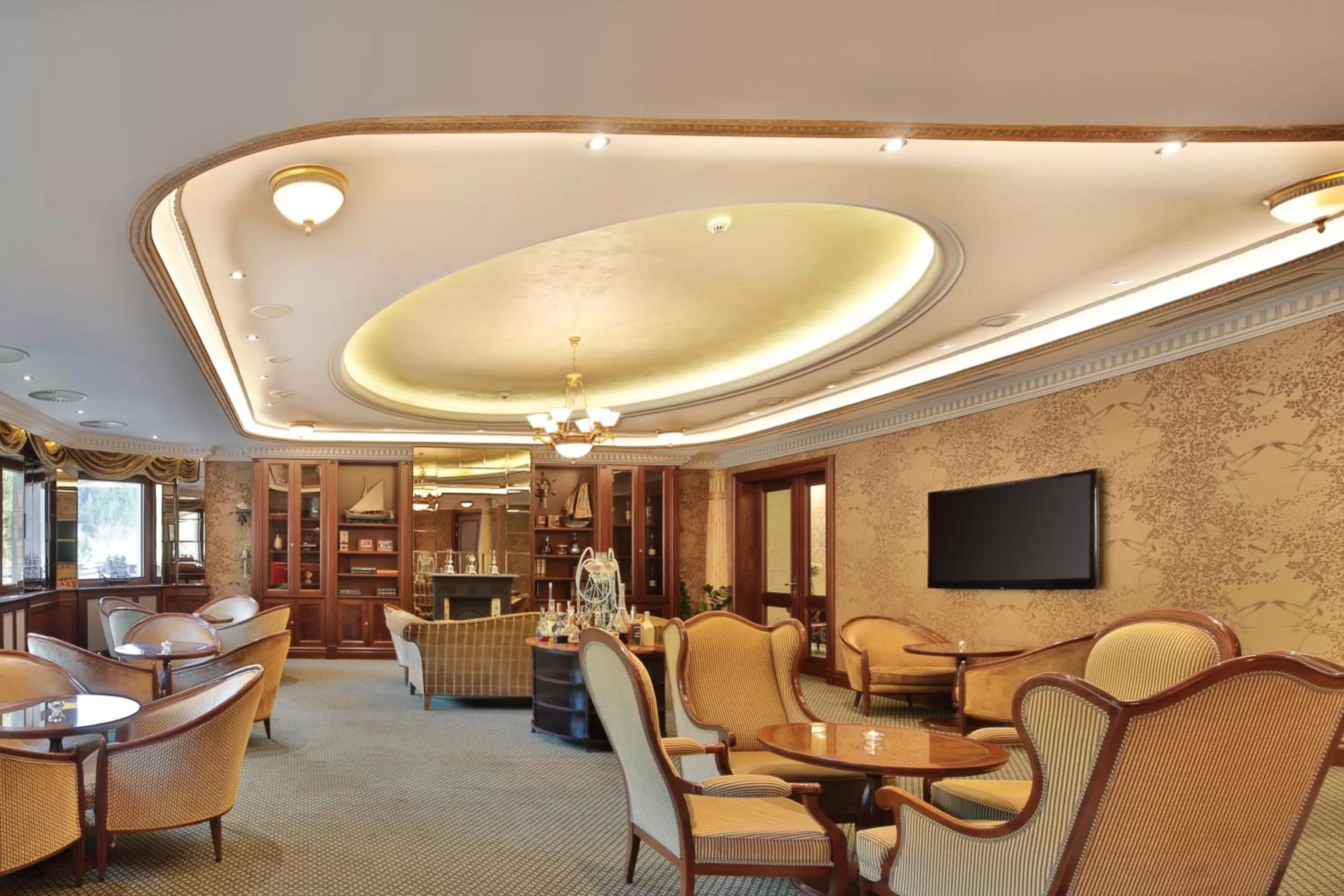 Lounge or bar in Retro Riverside Wellness Resort