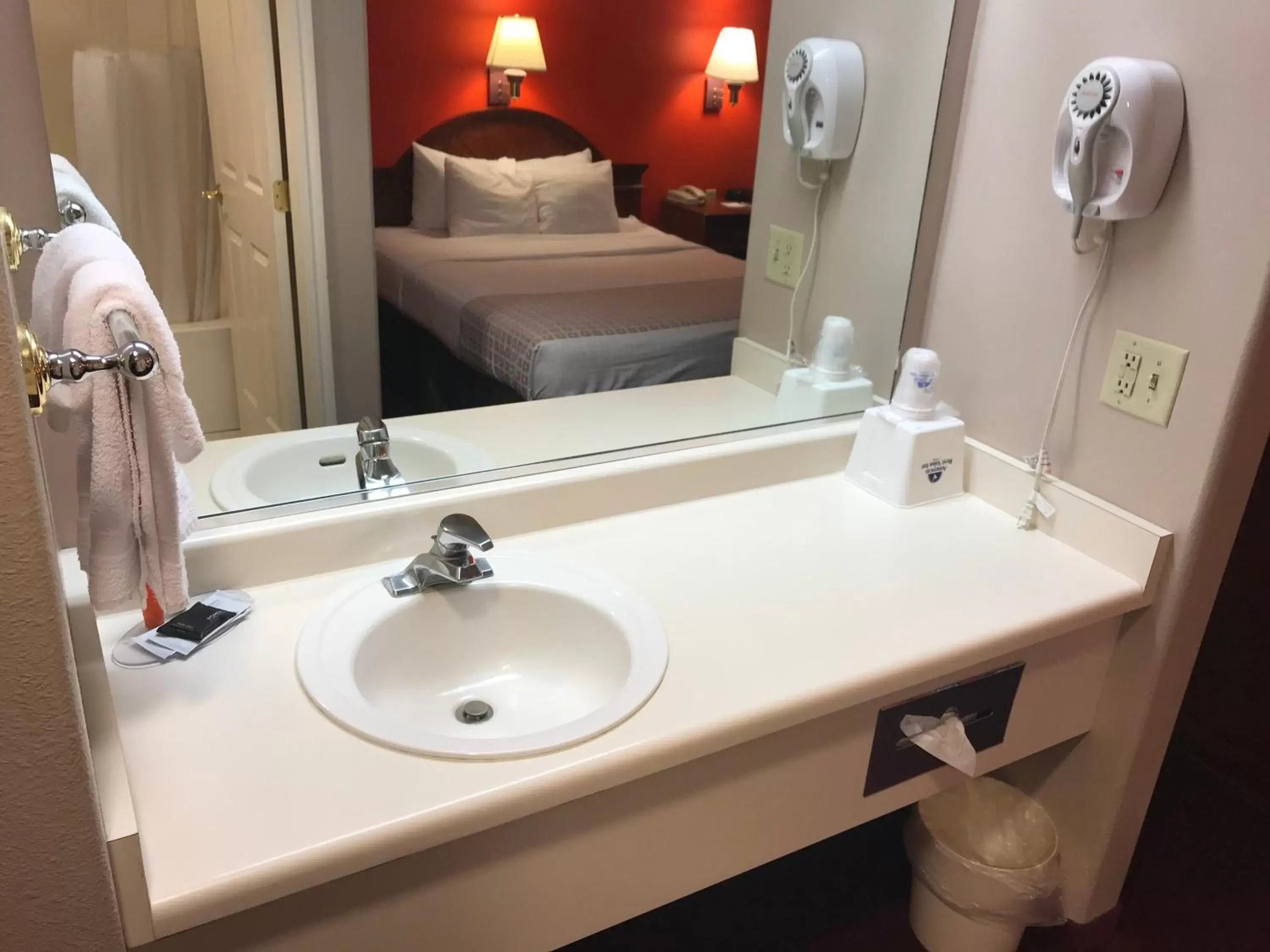 Bedroom, Bathroom in Americas Best Value Inn Cedar City