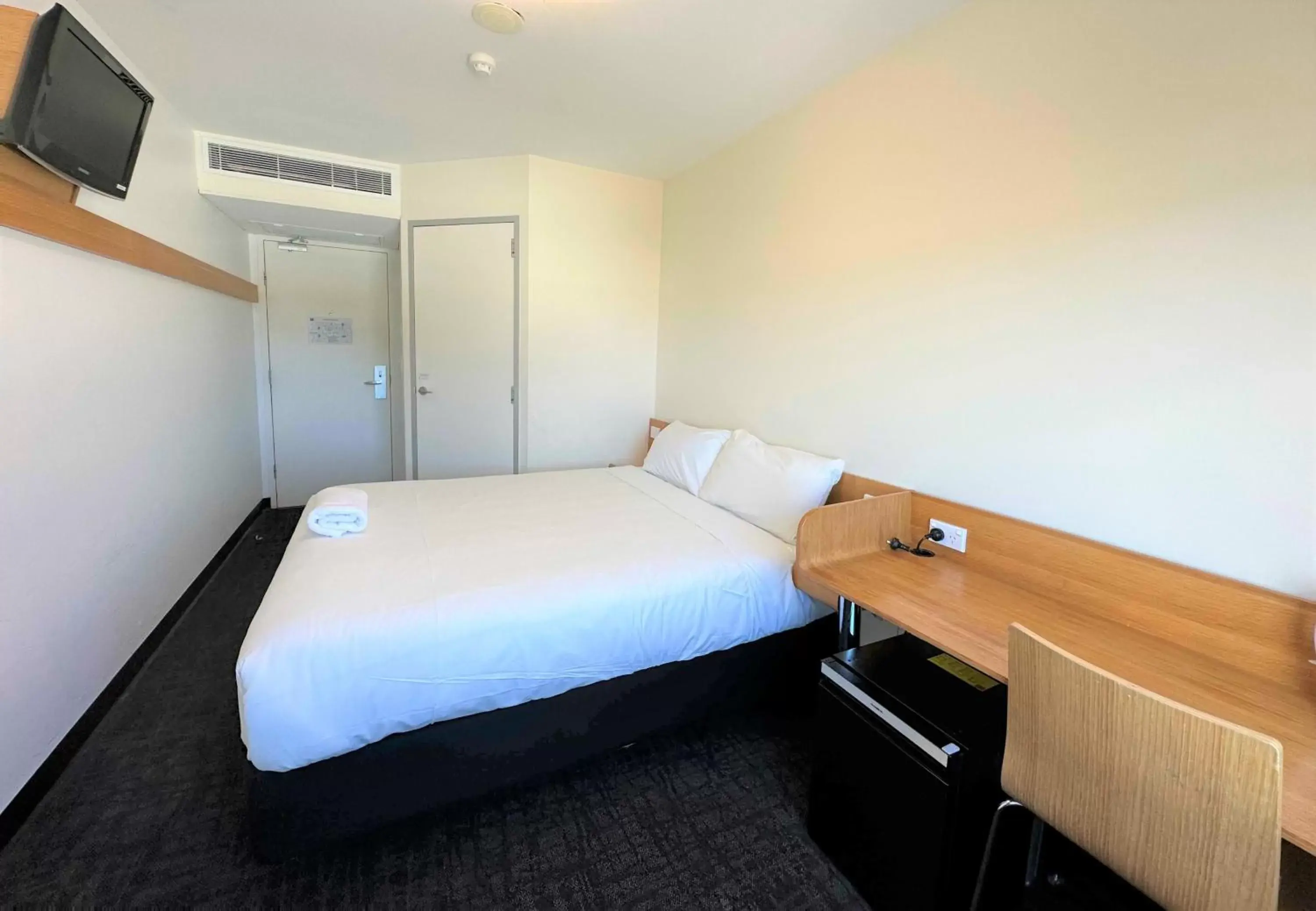 Bedroom, Bed in ibis budget Sydney Airport