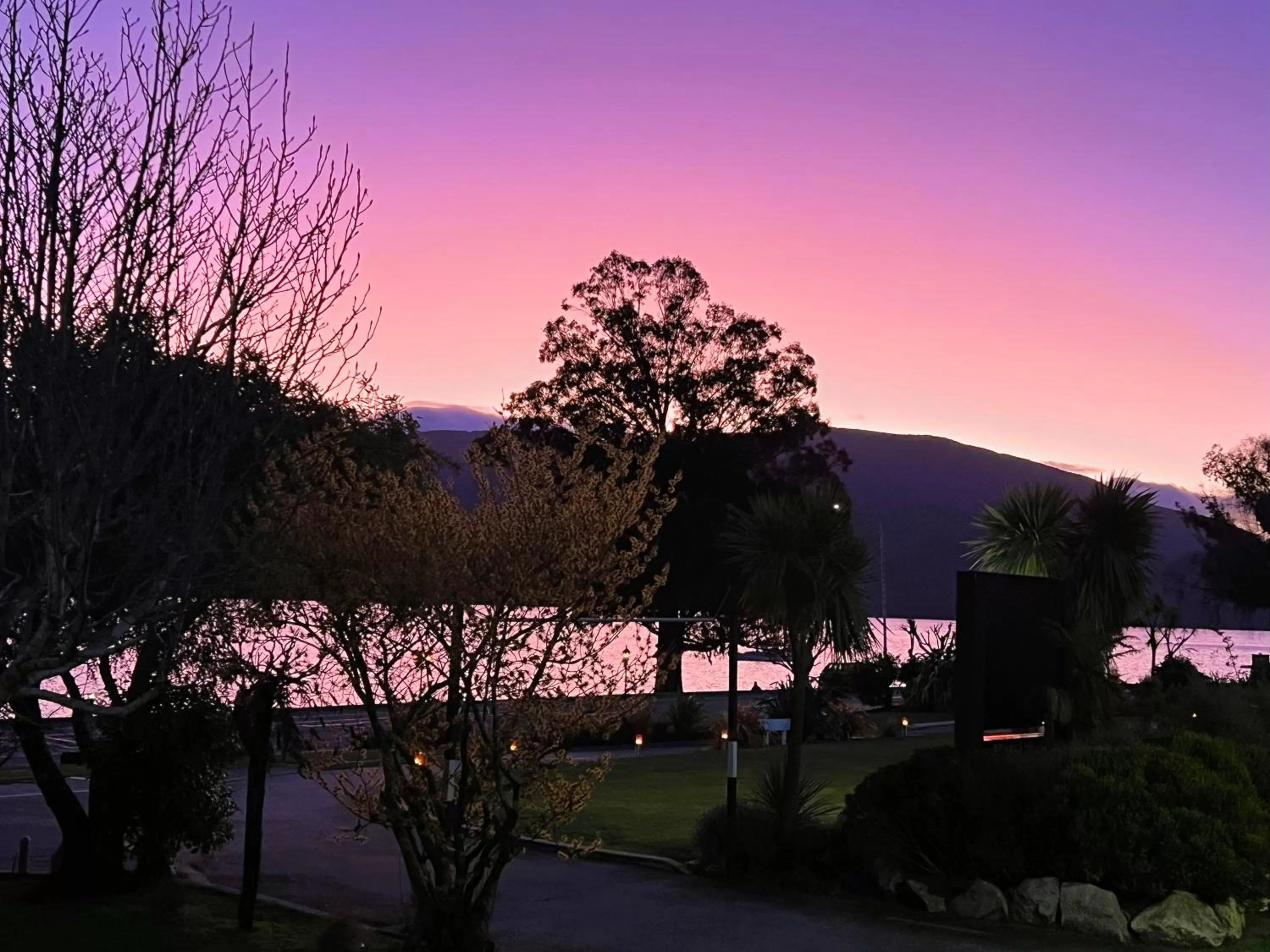 Sunset in Fiordland Lakeview Motel and Apartments