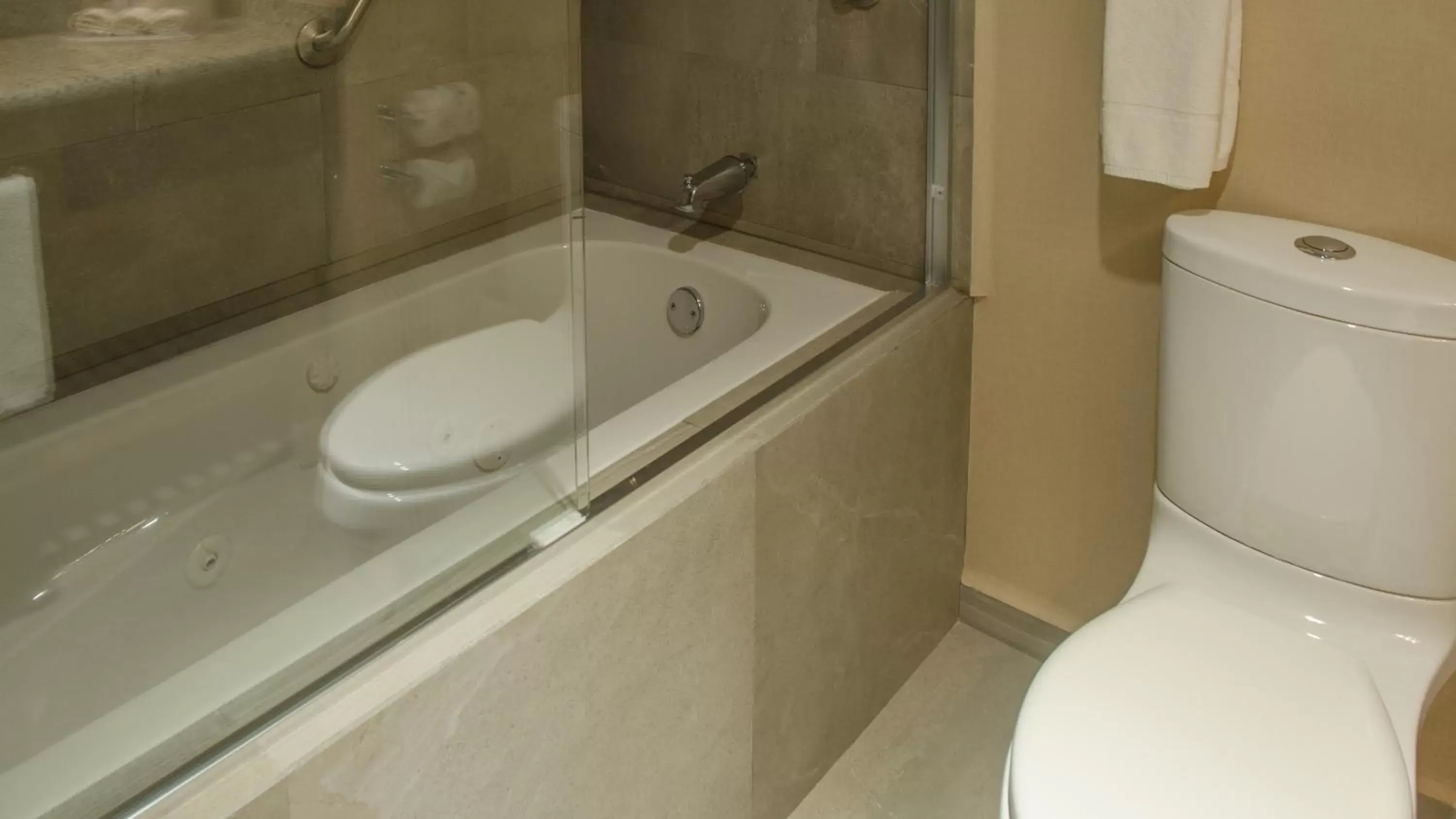 Bathroom in Holiday Inn Express and Suites Celaya, an IHG Hotel