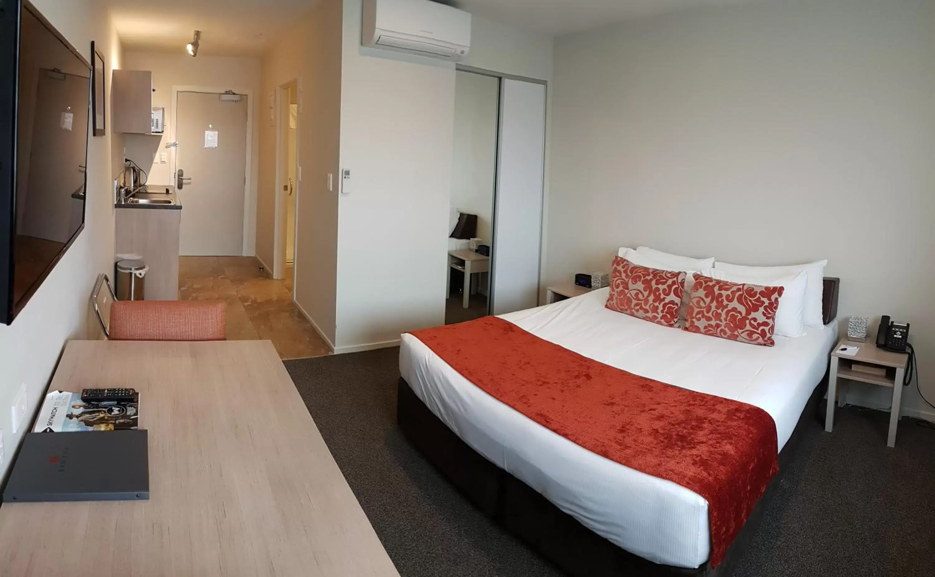 Photo of the whole room, Room Photo in Ramada Suites by Wyndham Christchurch City